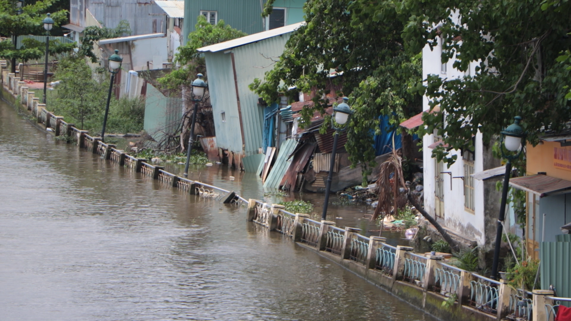 Sống c&ugrave;ng sạt lở: Người d&acirc;n b&ecirc;n k&egrave; Thanh Đa bất an mỗi ng&agrave;y - Ảnh 3.