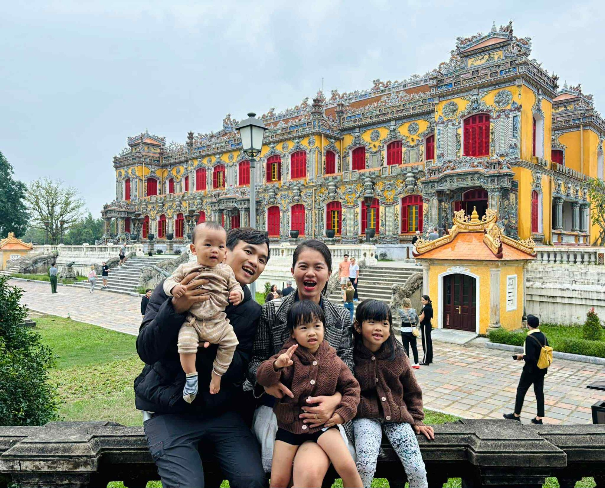 Cha mẹ tự tổ chức tour nghỉ hè cho con- Ảnh 1.