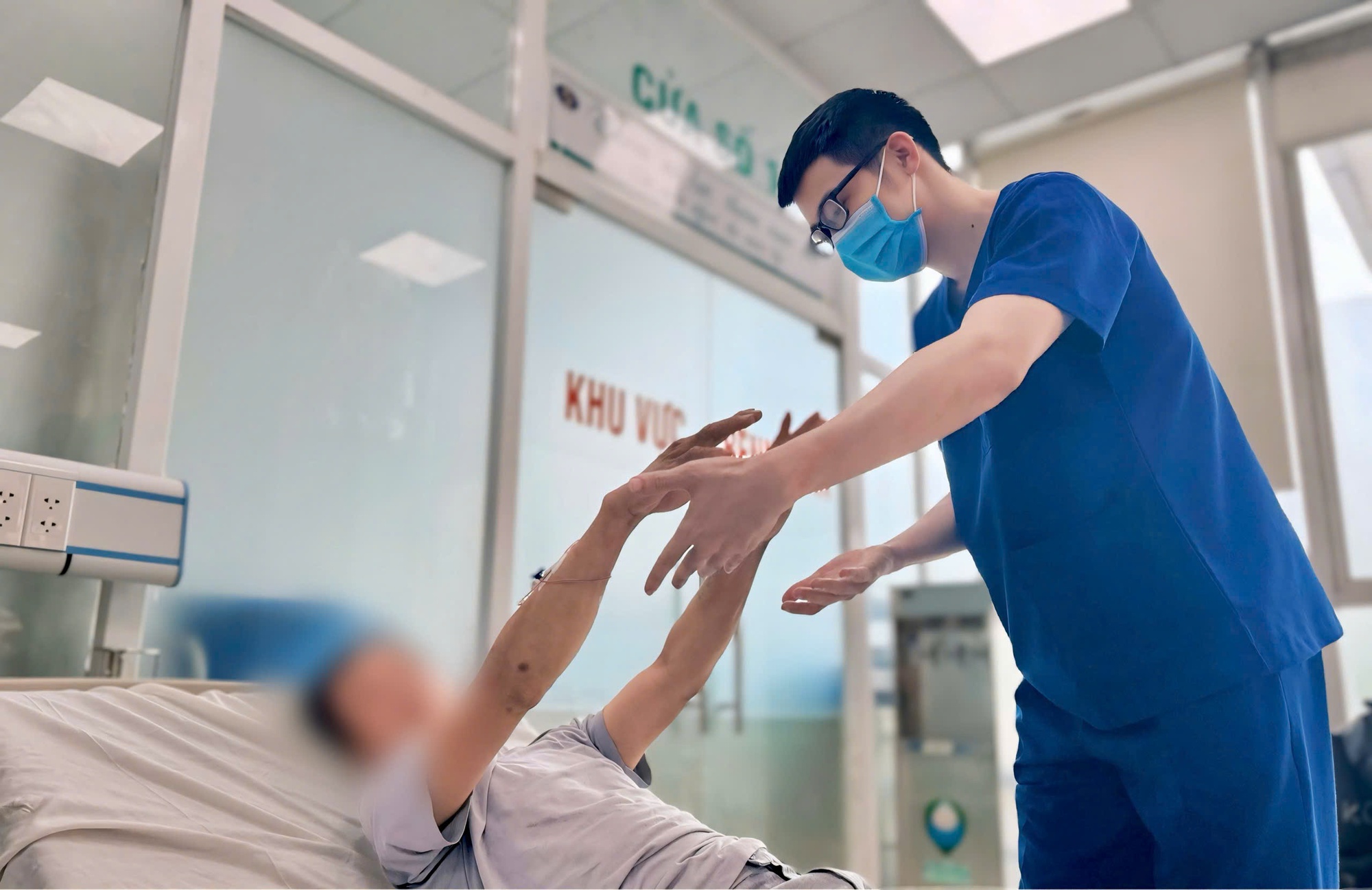 Nam Thợ Xây Sốc Nhiệt Nguy Kịch- Ảnh 1. Nam Thợ Xây Sốc Nhiệt Nguy Kịch- Ảnh 1.