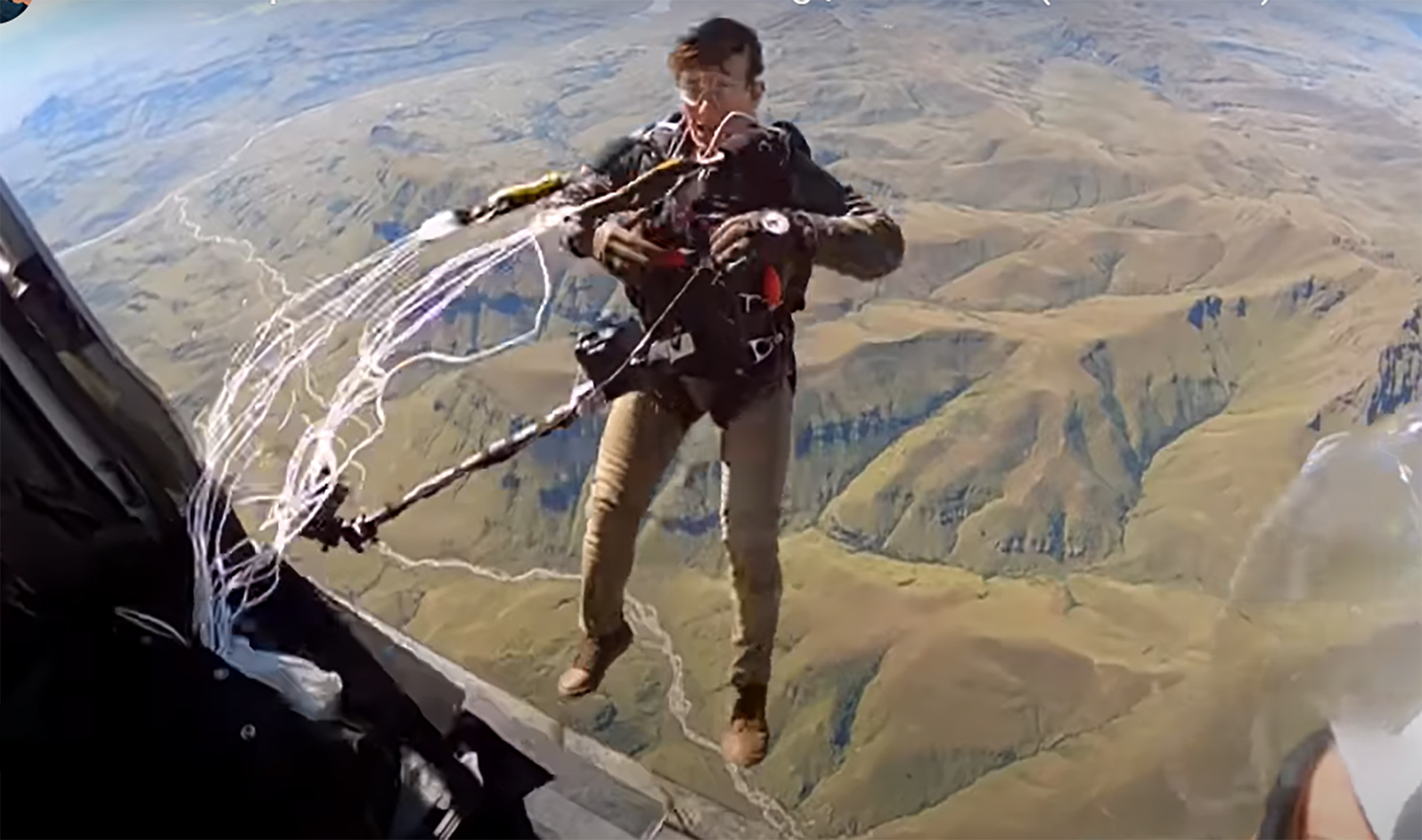 Tom Cruise đạt kỷ lục Guinness thế giới - Ảnh 2.