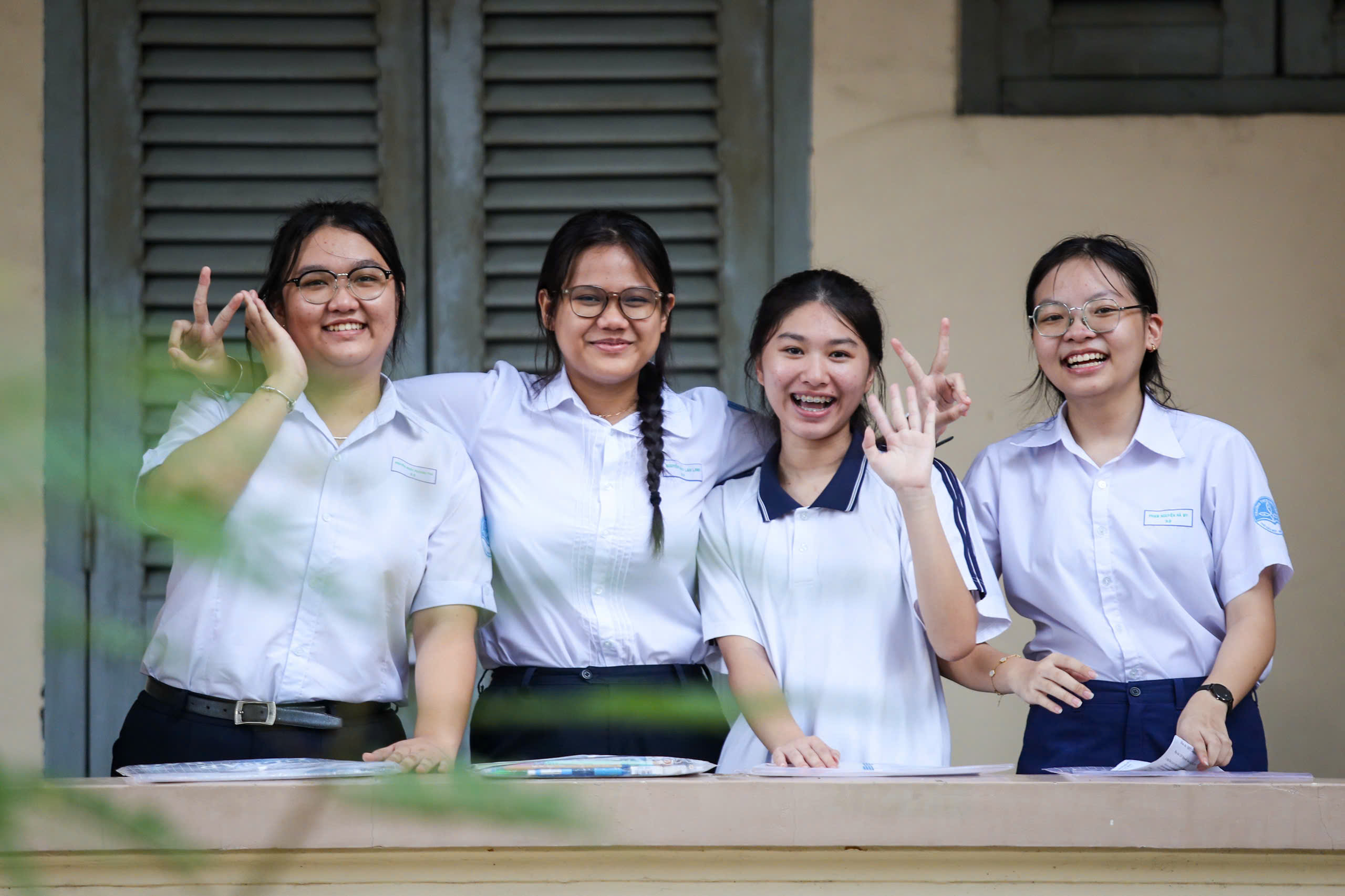 Những hình ảnh đầy cảm xúc, học sinh TP.HCM chính thức thi lớp 10 chương trình mới- Ảnh 10.
