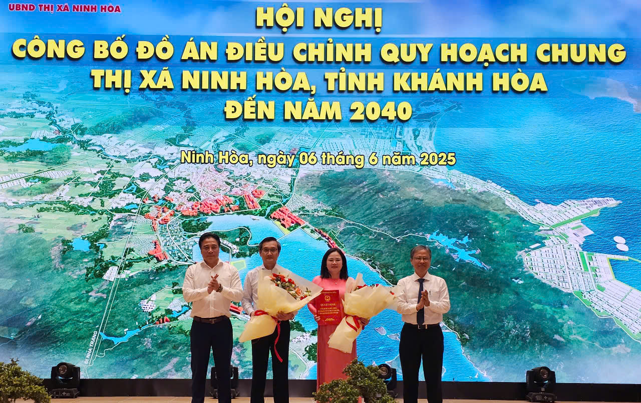 Công bố quy hoạch chung TX.Ninh Hòa, vùng phía bắc KKT Vân Phong- Ảnh 2. Công bố quy hoạch chung TX.Ninh Hòa, vùng phía bắc KKT Vân Phong- Ảnh 2.