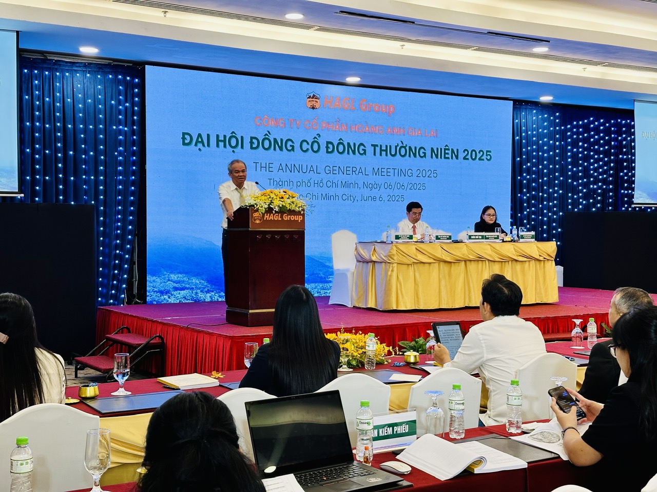 Bầu Đức sẽ trồng 4.000 ha cà phê và 2.000 ha dâu tằm- Ảnh 1. Bầu Đức sẽ trồng 4.000 ha cà phê và 2.000 ha dâu tằm- Ảnh 1.