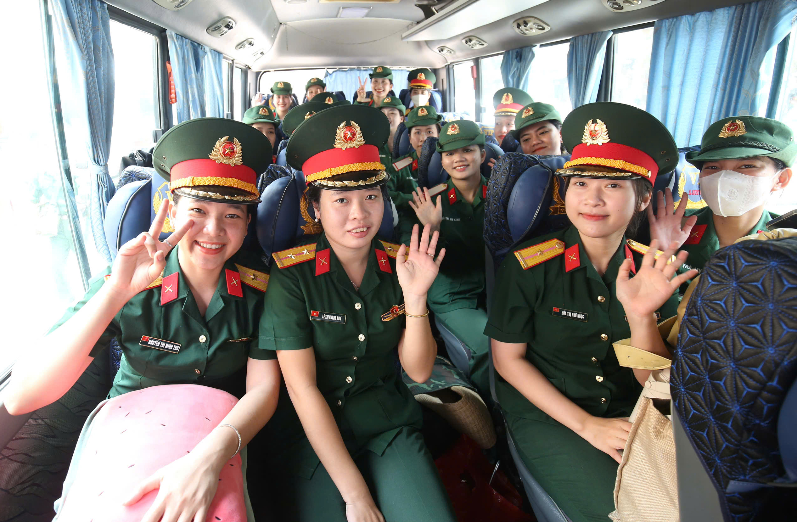 Nữ sinh tìm được bạn trai trong hàng trăm chiến sĩ ra Hà Nội thực hiện nhiệm vụ A80- Ảnh 13. Nữ sinh tìm được bạn trai trong hàng trăm chiến sĩ ra Hà Nội thực hiện nhiệm vụ A80- Ảnh 13.