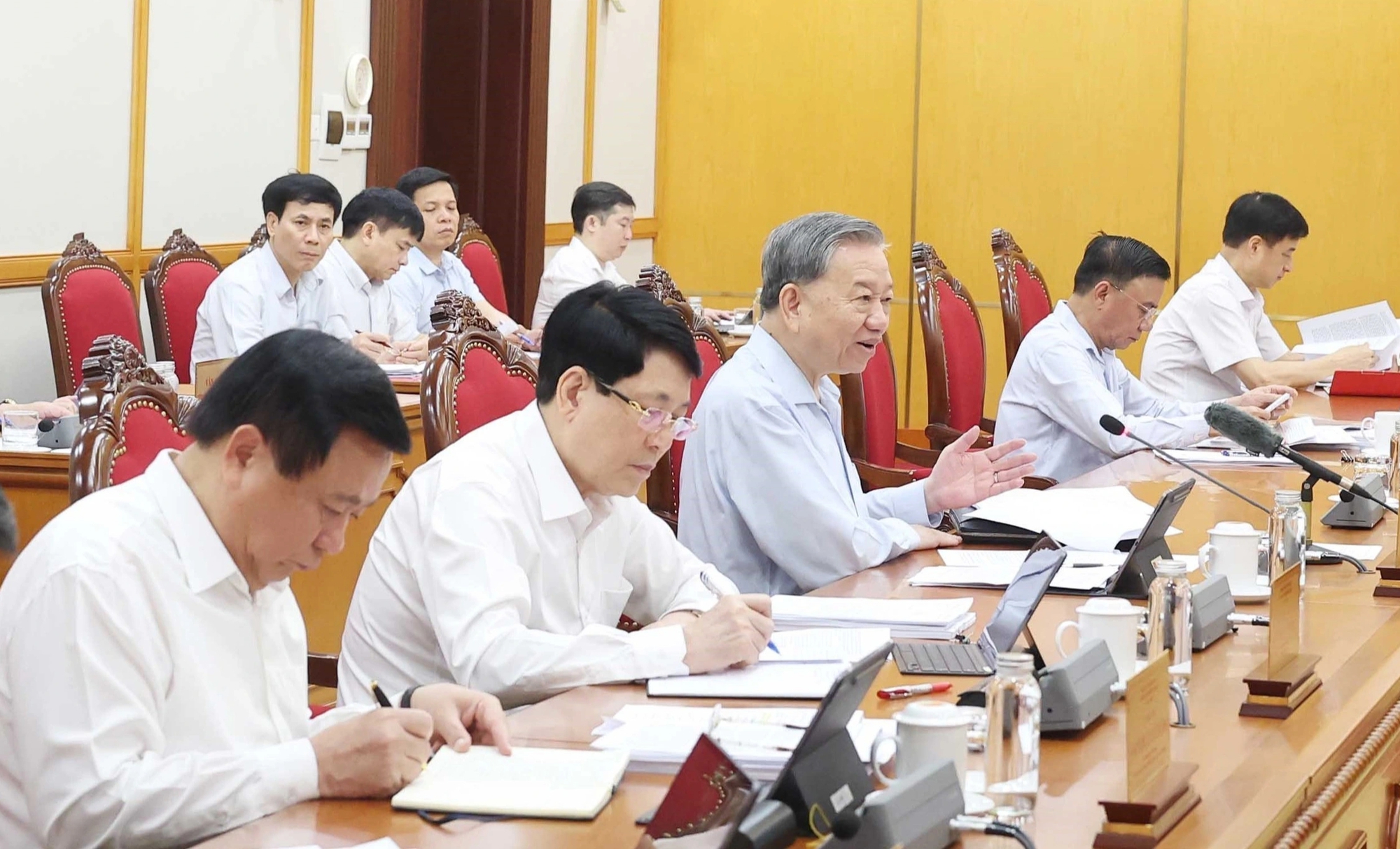 Tổng Bí thư: Tỉnh, xã mới có thể hoạt động từ 1.7- Ảnh 2. Tổng Bí thư: Tỉnh, xã mới có thể hoạt động từ 1.7- Ảnh 2.