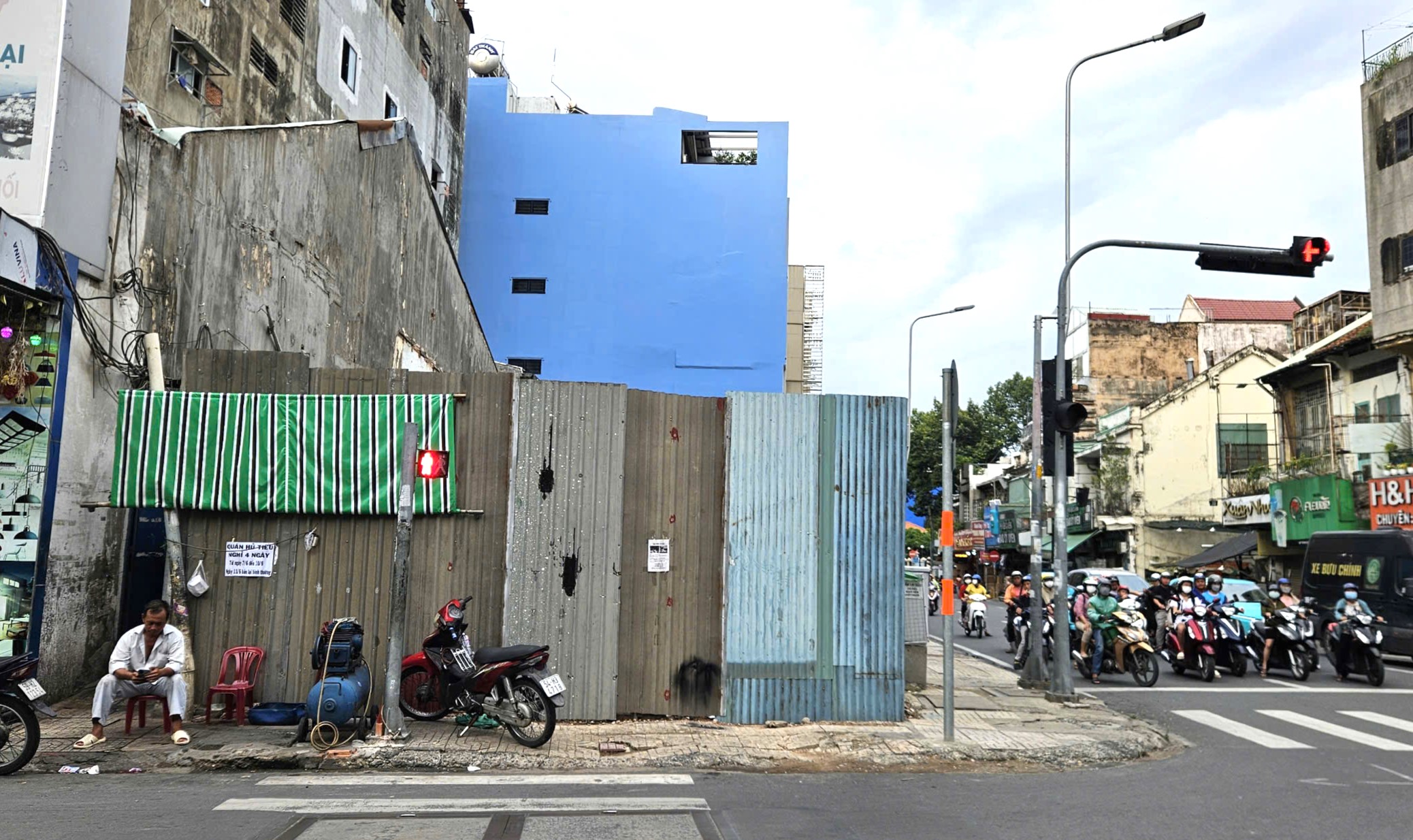 Chung cư 440 Trần Hưng Đạo di dời 2 năm, người dân vẫn chưa được bồi thường - Ảnh 2.