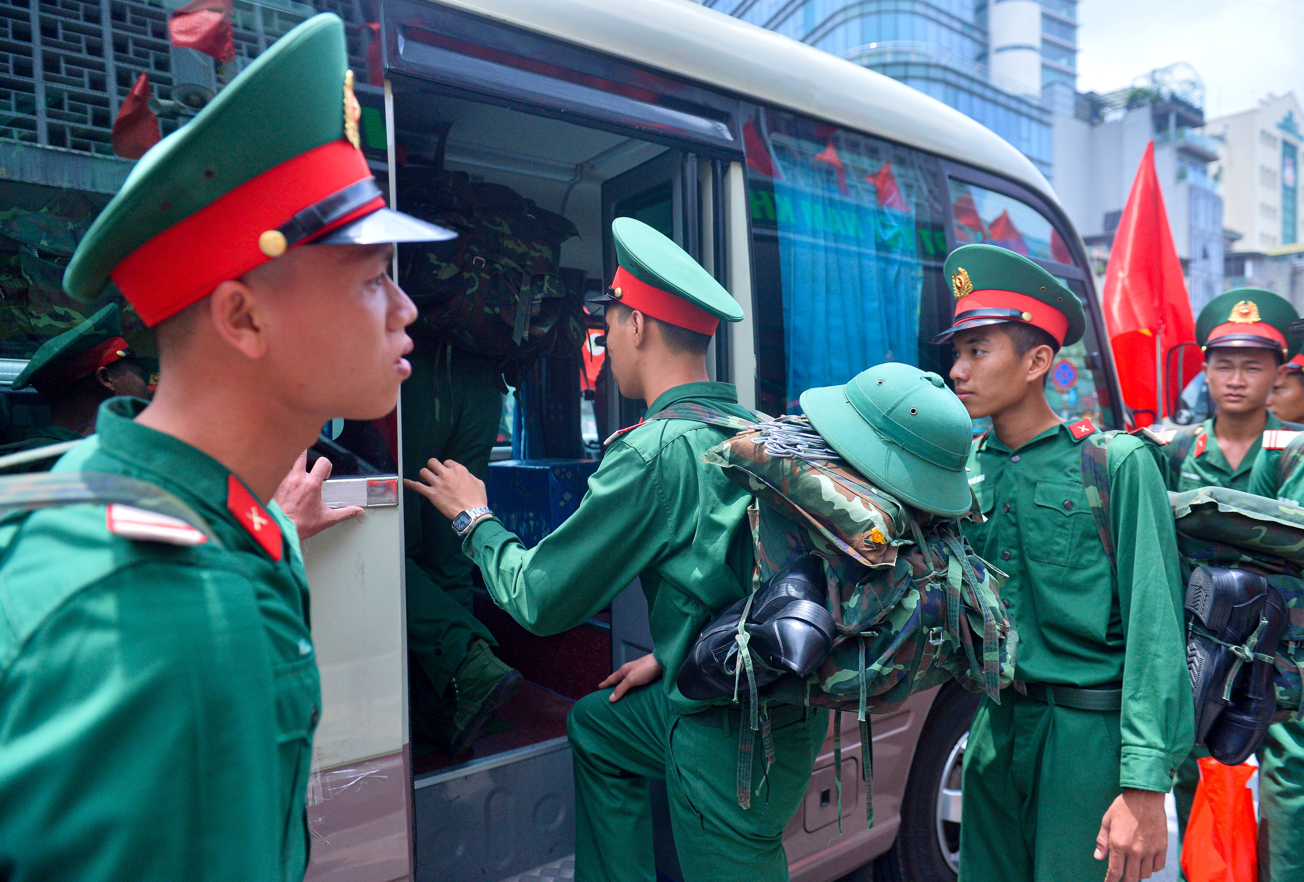 Nữ sinh tìm được bạn trai trong hàng trăm chiến sĩ ra Hà Nội thực hiện nhiệm vụ A80- Ảnh 12. Nữ sinh tìm được bạn trai trong hàng trăm chiến sĩ ra Hà Nội thực hiện nhiệm vụ A80- Ảnh 12.
