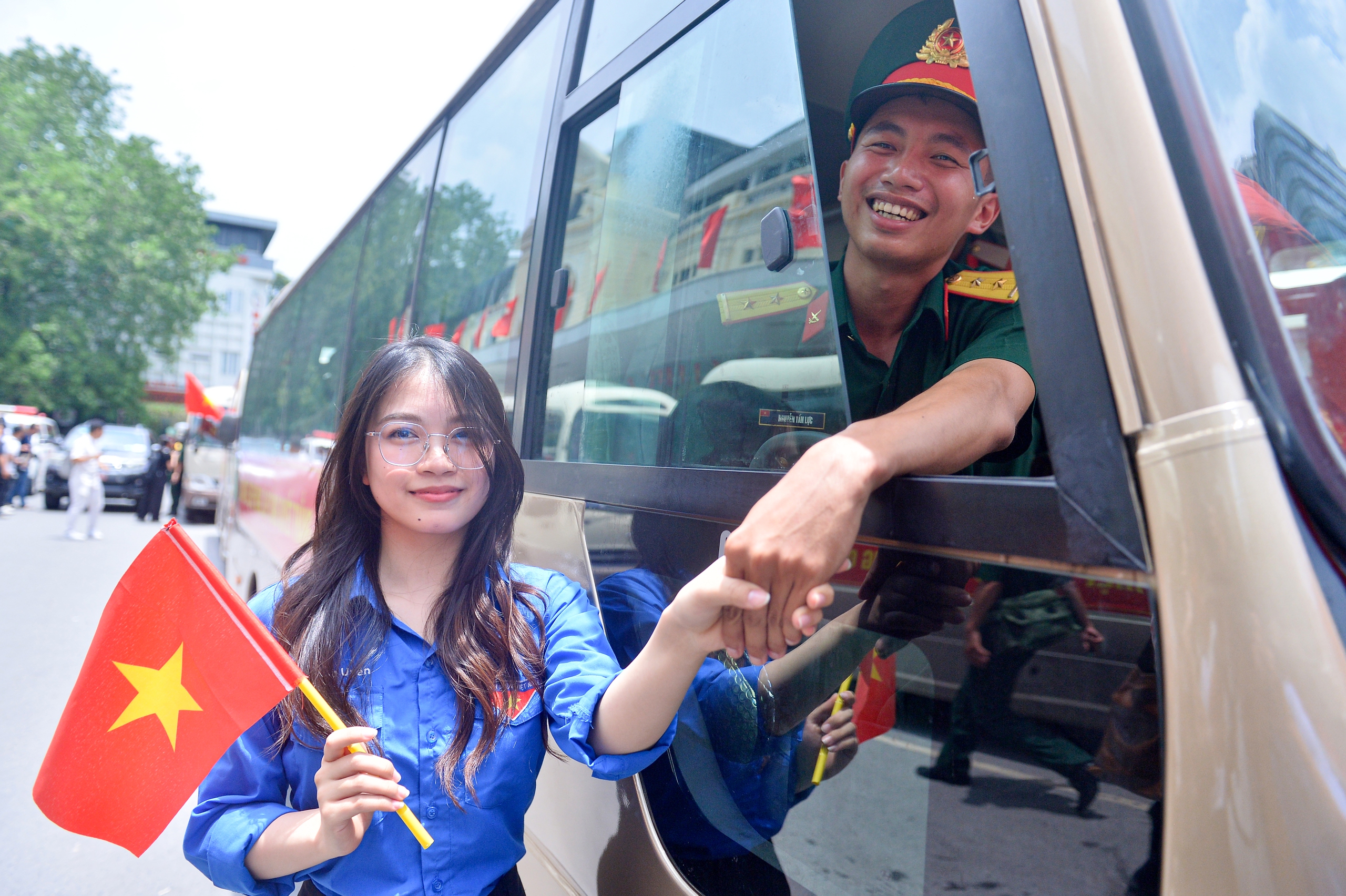 Nữ sinh tìm được bạn trai trong hàng trăm chiến sĩ ra Hà Nội thực hiện nhiệm vụ A80- Ảnh 3. Nữ sinh tìm được bạn trai trong hàng trăm chiến sĩ ra Hà Nội thực hiện nhiệm vụ A80- Ảnh 3.
