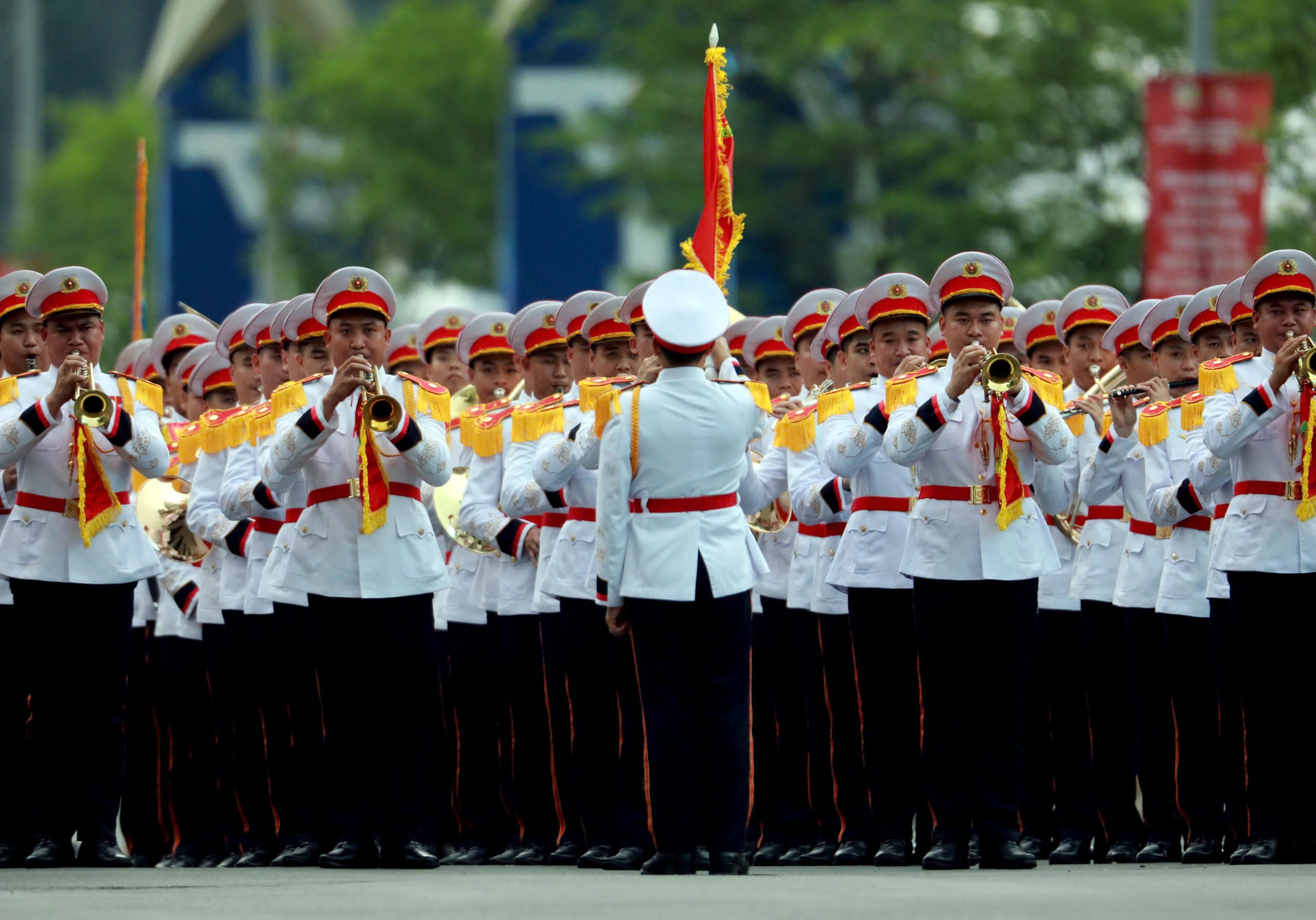 Cận cảnh hàng ngàn người dân TP.HCM xem công an biểu diễn trấn áp tội phạm - Ảnh 7.