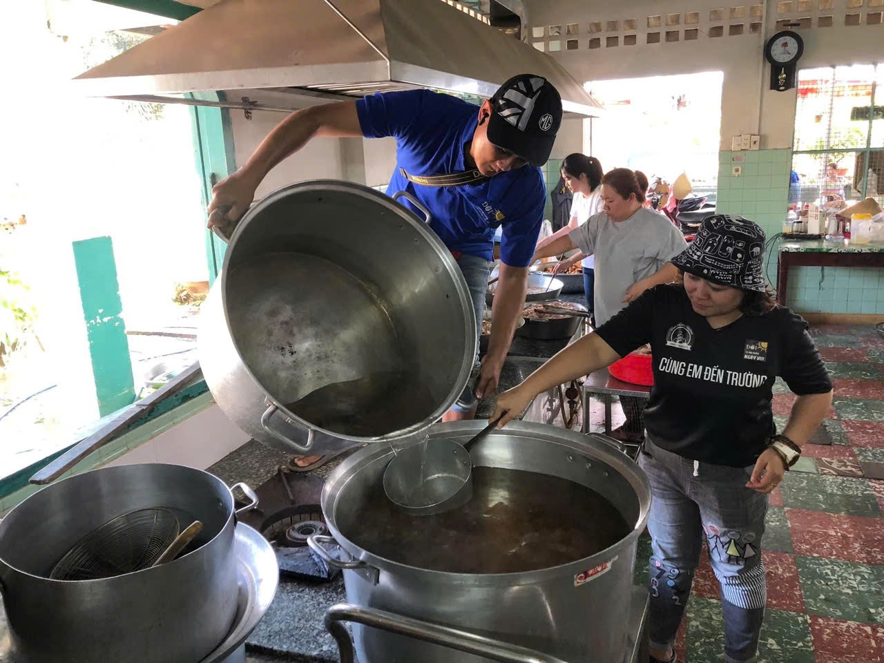 ชีวิตคนเรามีวันที่มีความสุขกี่วันกันนะ? - ภาพที่ 2 Đời có bao nhiêu ngày vui- Ảnh 2.