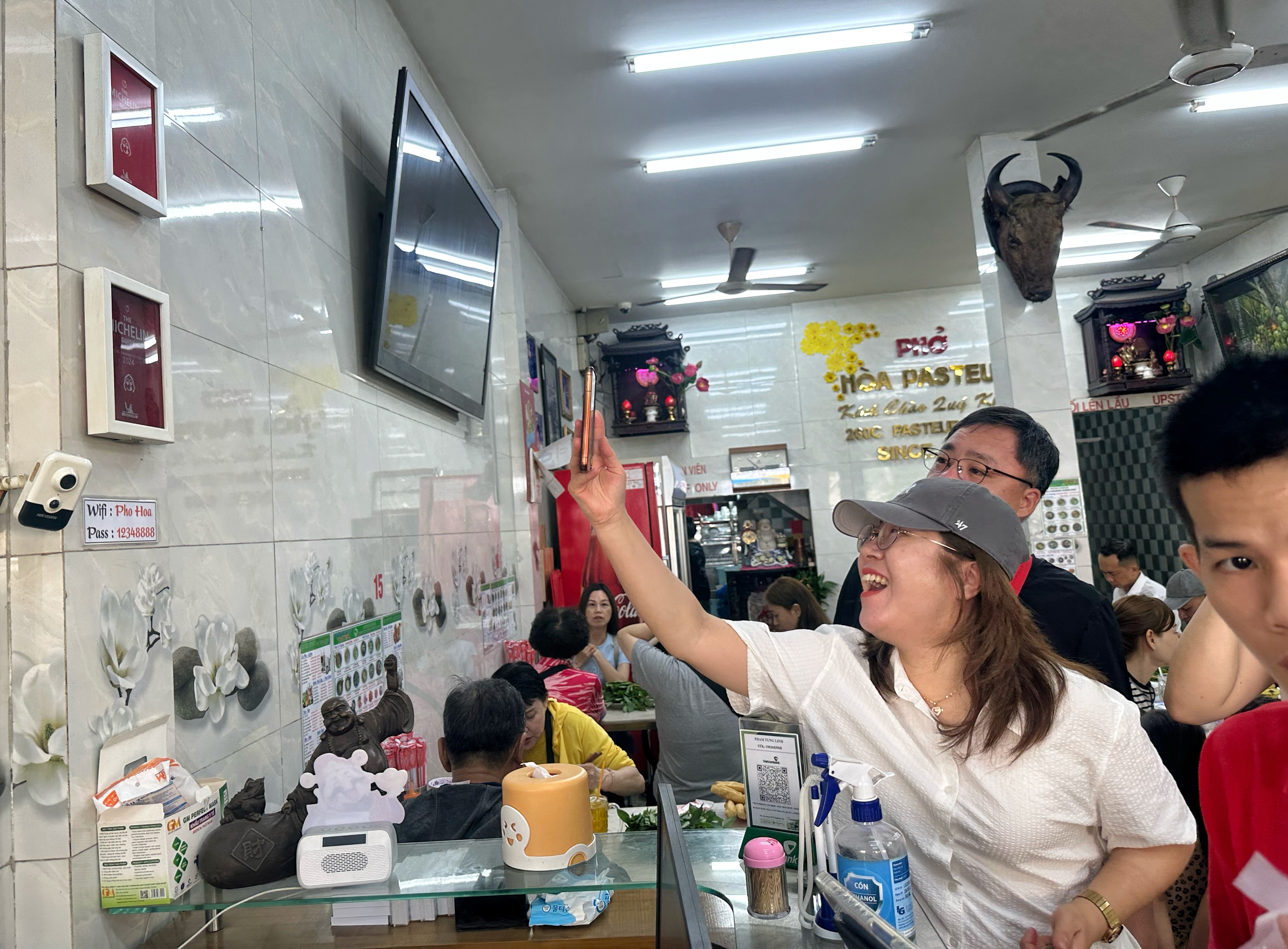 Pho Hoa Pasteur fehlt im Guide Michelin 2025: Was passiert nun mit dem berühmten Restaurant? - Foto 5. Phở Hòa Pasteur vắng mặt trong Michelin Guide 2025: Quán nổi tiếng giờ ra sao? - Ảnh 5.