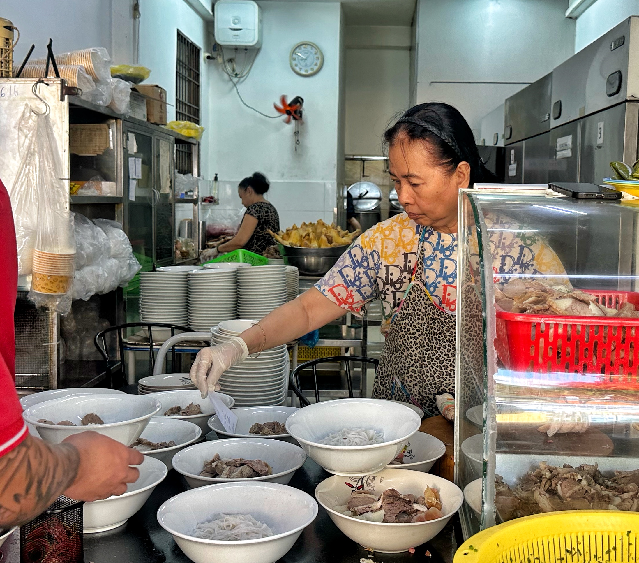 Phở Hòa Pasteur vắng mặt trong Michelin Guide 2025: Quán nổi tiếng giờ ra sao? - Ảnh 7. Phở Hòa Pasteur vắng mặt trong Michelin Guide 2025: Quán nổi tiếng giờ ra sao? - Ảnh 7.