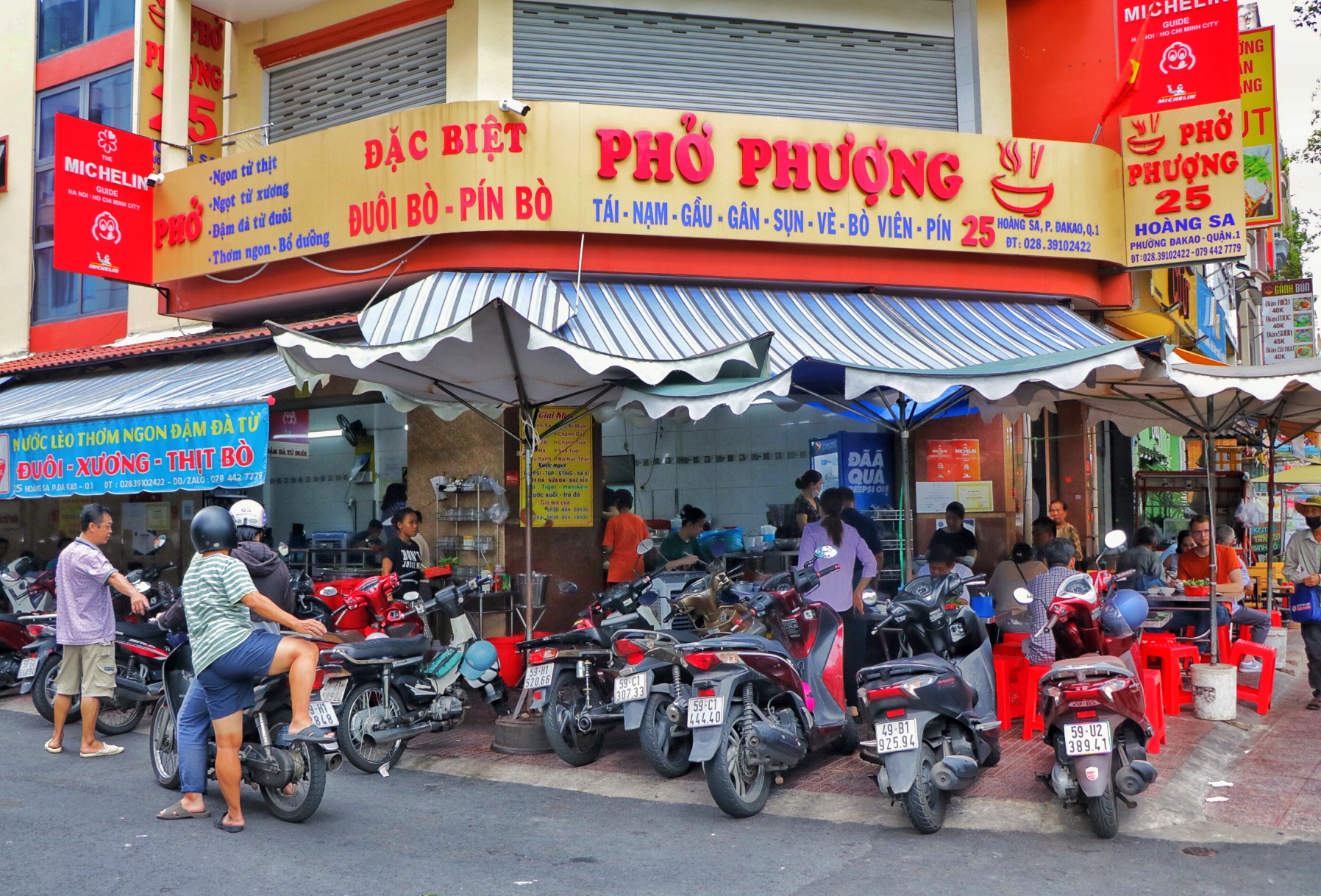 Chị em ruột ở TP.HCM mở 2 quán phở, cùng được Michelin vinh danh 3 năm liền