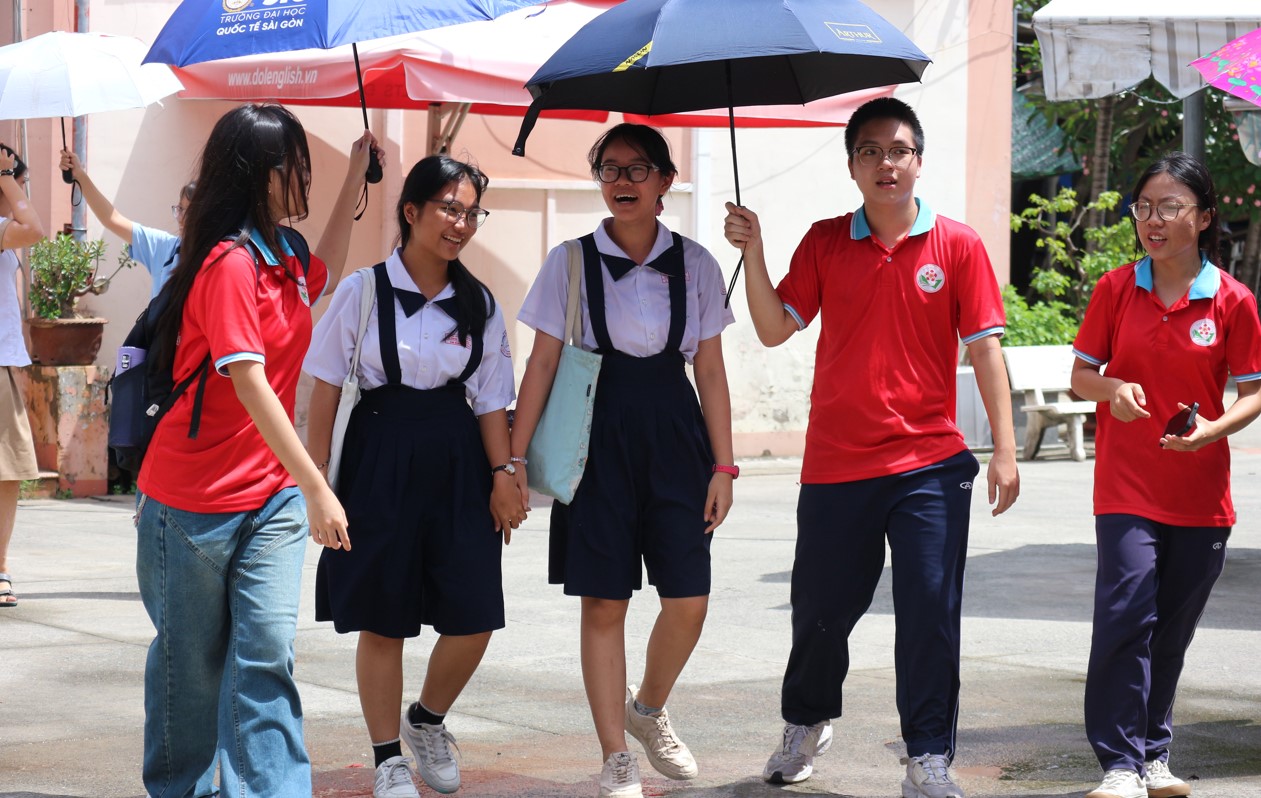 Tình nguyện viên tiếp sức mùa thi lan tỏa động lực cho thí sinh thi lớp 10- Ảnh 2. Tình nguyện viên tiếp sức mùa thi lan tỏa động lực cho thí sinh thi lớp 10- Ảnh 2.