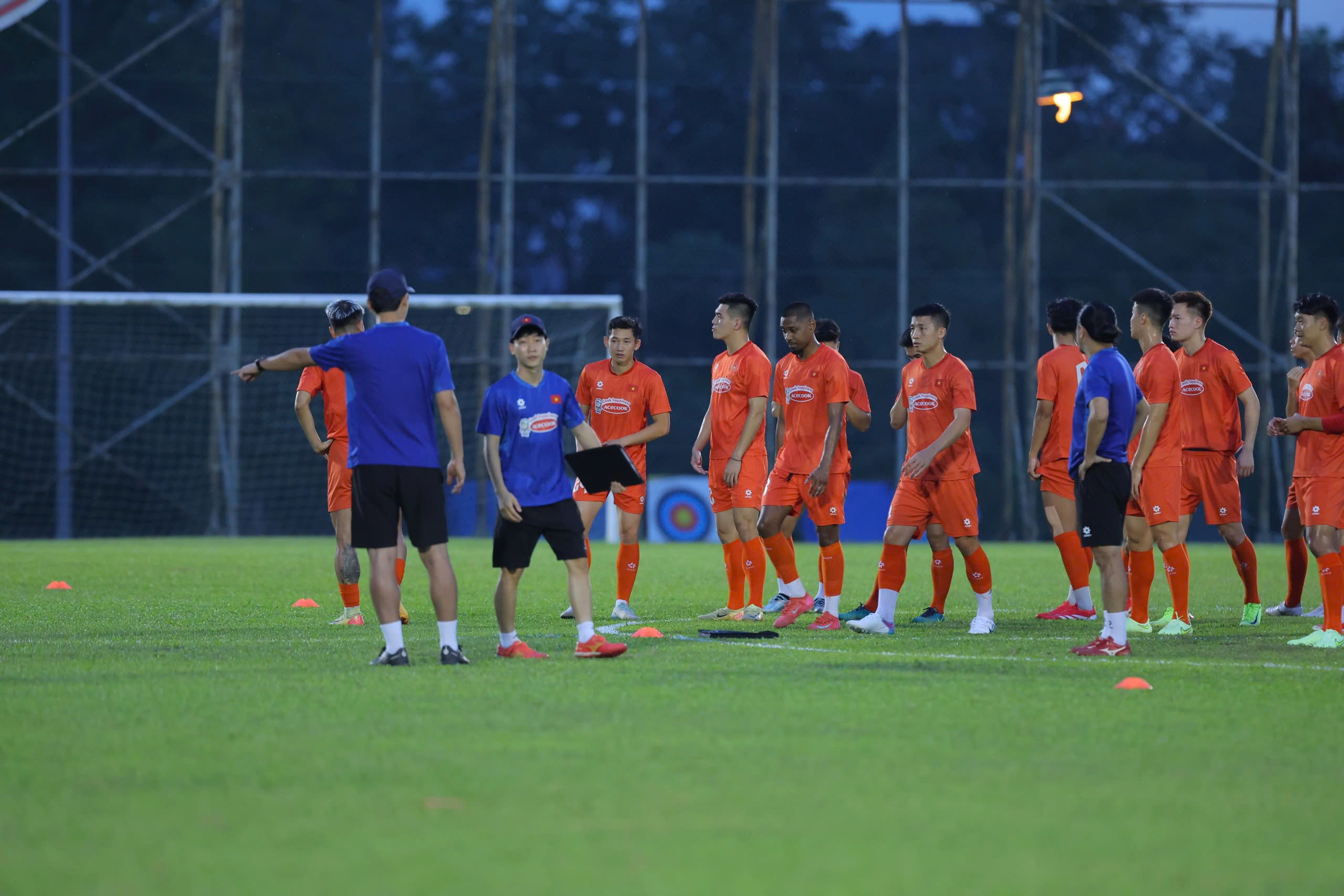 Đội tuyển Việt Nam làm quen sân ở Malaysia: Tập trung cao độ trước trận đánh lớn- Ảnh 9.