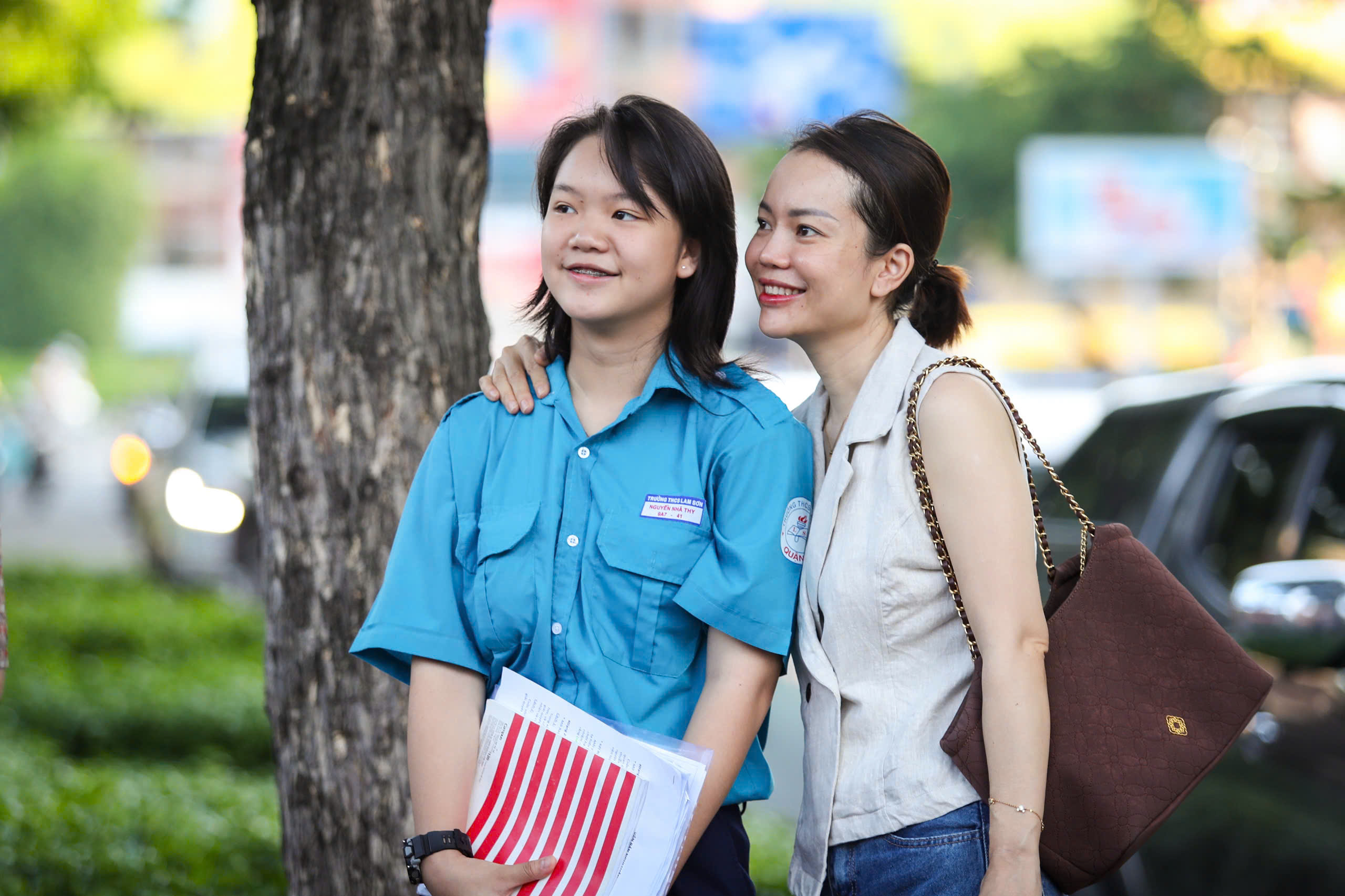 Những hình ảnh đầy cảm xúc, học sinh TP.HCM chính thức thi lớp 10 chương trình mới- Ảnh 6.