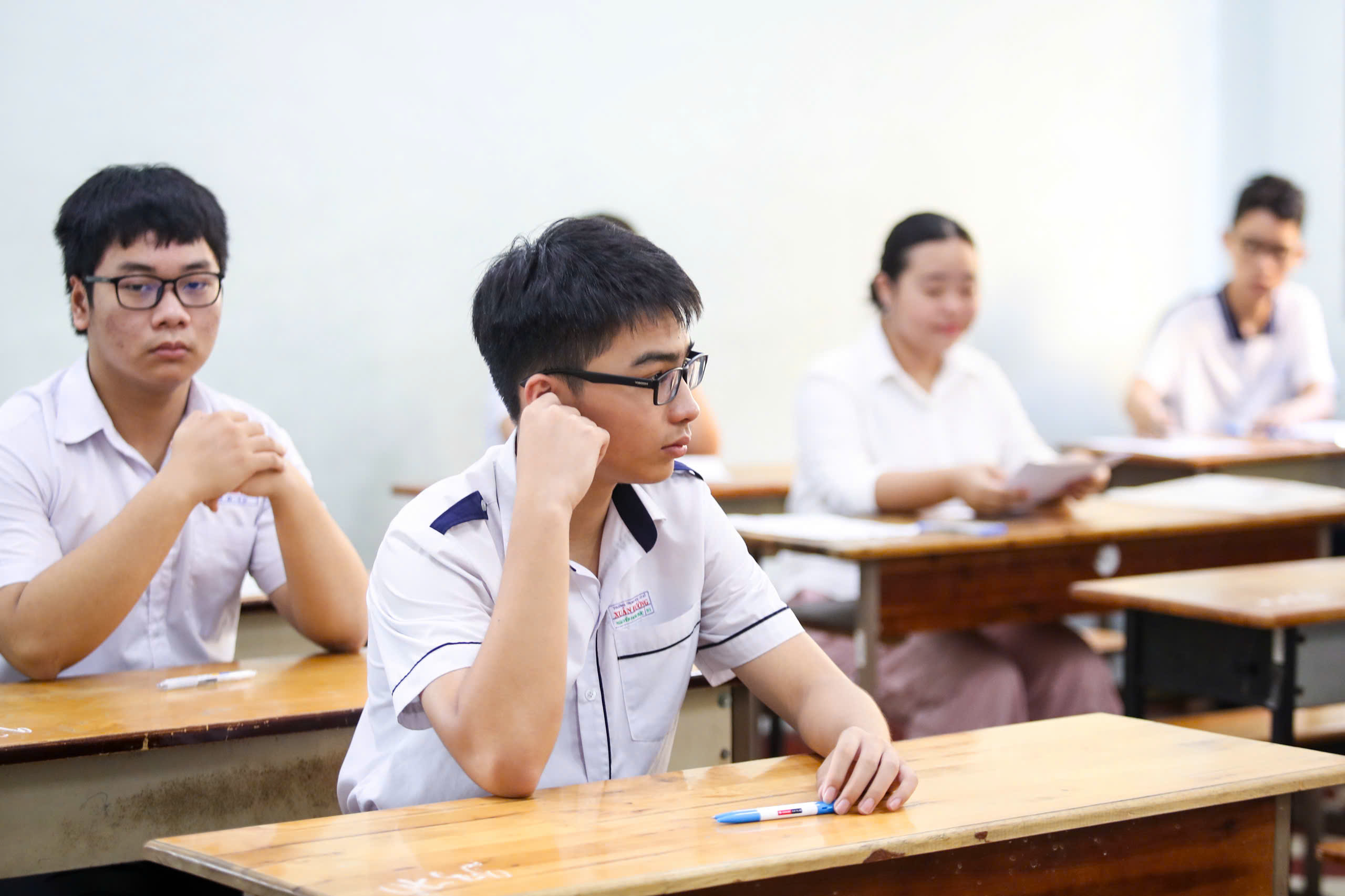Những hình ảnh đầy cảm xúc, học sinh TP.HCM chính thức thi lớp 10 chương trình mới- Ảnh 13.