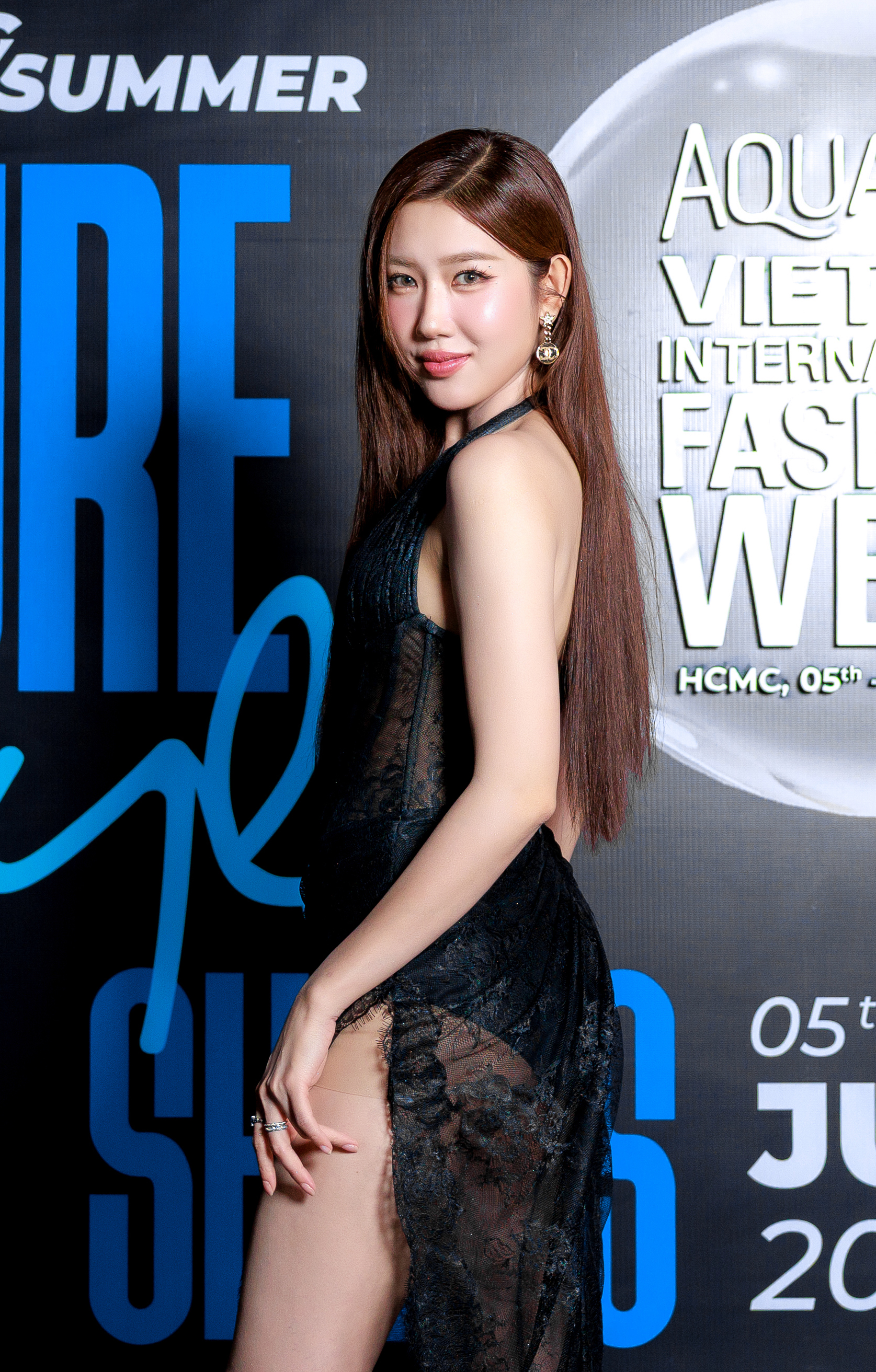 Hòa Minzy mặc kín đáo, Trương Quỳnh Anh quyến rũ tại sự kiện- Ảnh 7. Hòa Minzy mặc kín đáo, Trương Quỳnh Anh quyến rũ tại sự kiện- Ảnh 7.