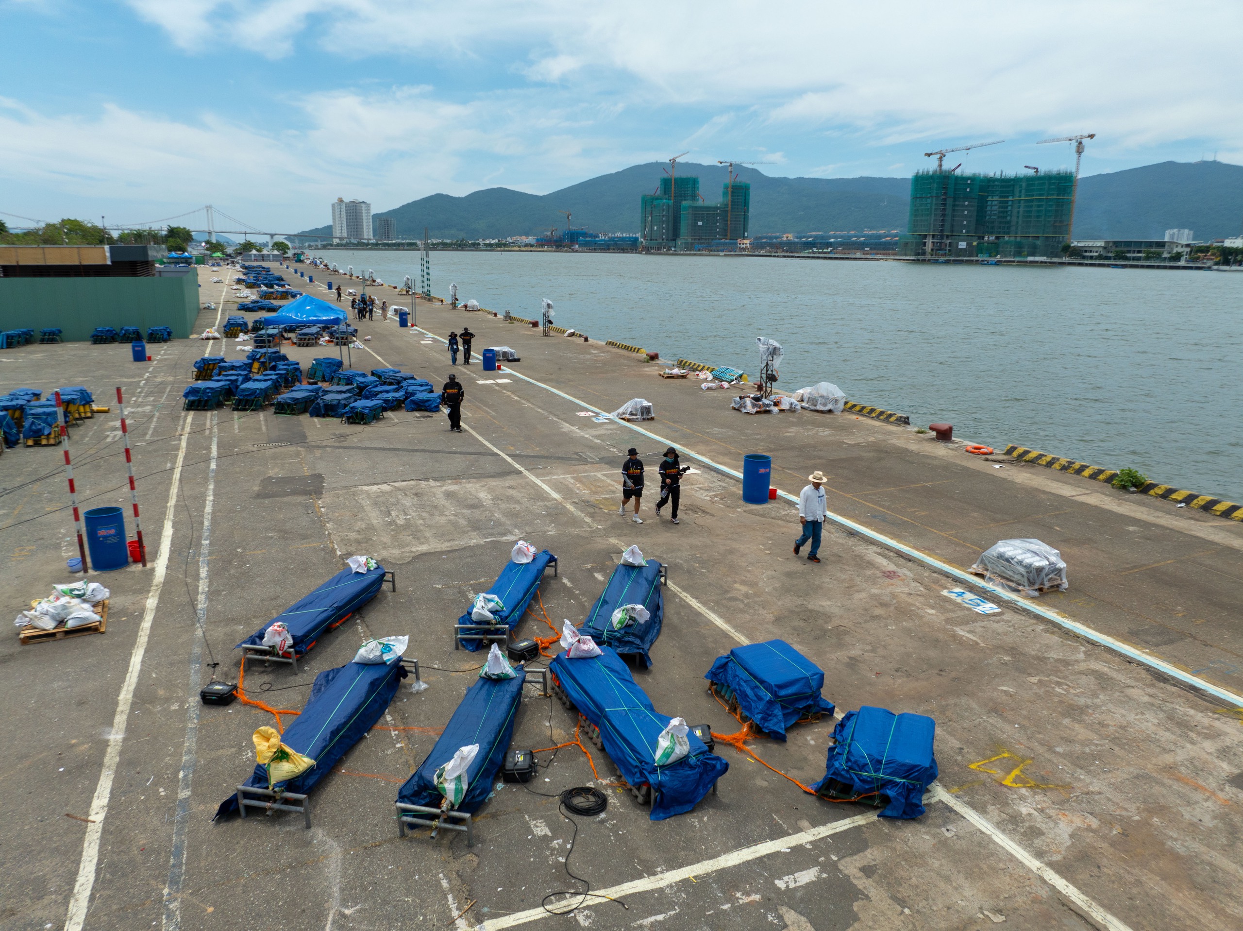 Đêm thi pháo hoa Z121 tại DIFF 2025: Khát vọng Việt rực sáng trên sông Hàn - Ảnh 7. Đêm thi pháo hoa Z121 tại DIFF 2025: Khát vọng Việt rực sáng trên sông Hàn - Ảnh 7.