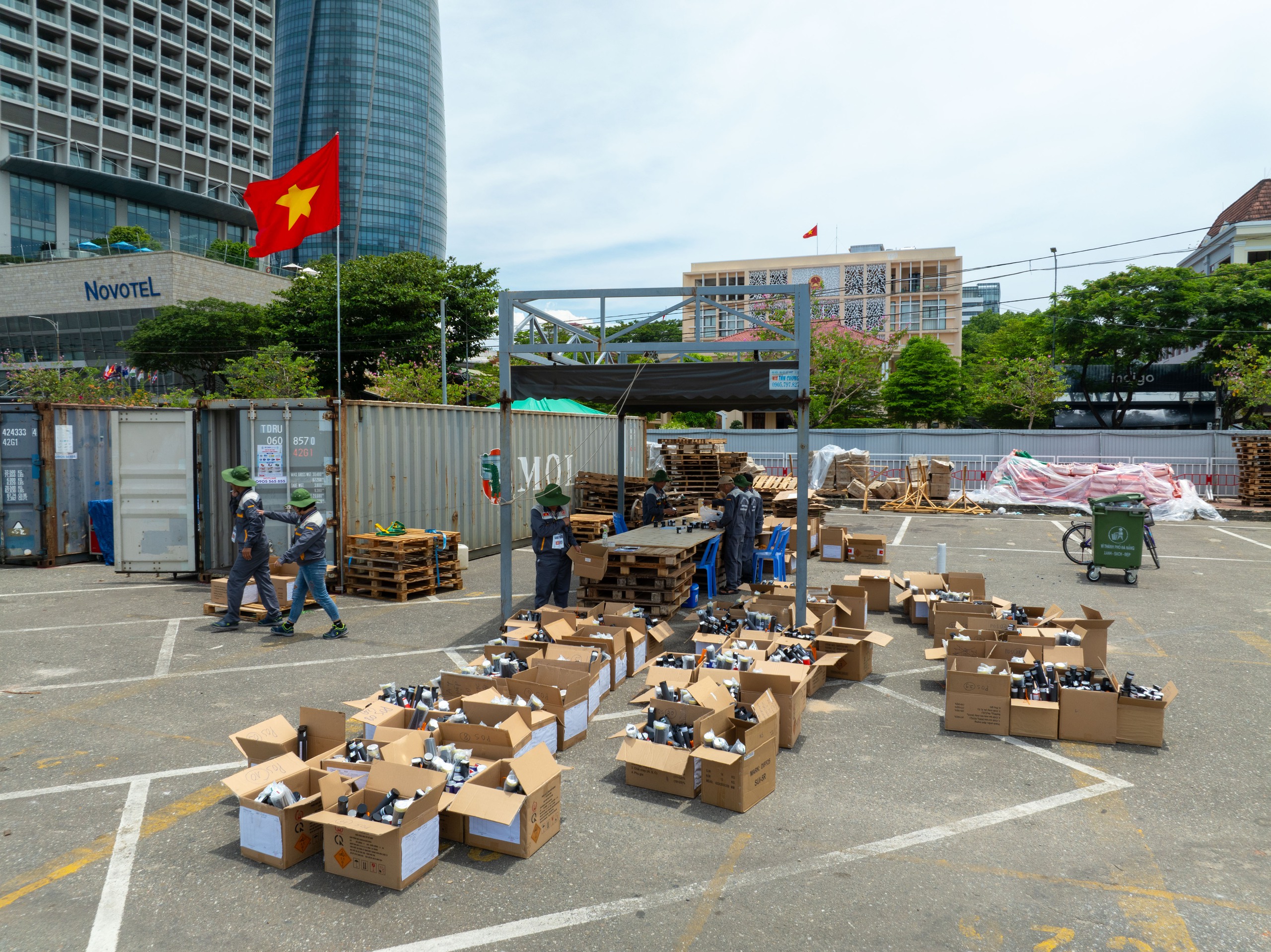 Đêm thi pháo hoa Z121 tại DIFF 2025: Khát vọng Việt rực sáng trên sông Hàn - Ảnh 4. Đêm thi pháo hoa Z121 tại DIFF 2025: Khát vọng Việt rực sáng trên sông Hàn - Ảnh 4.