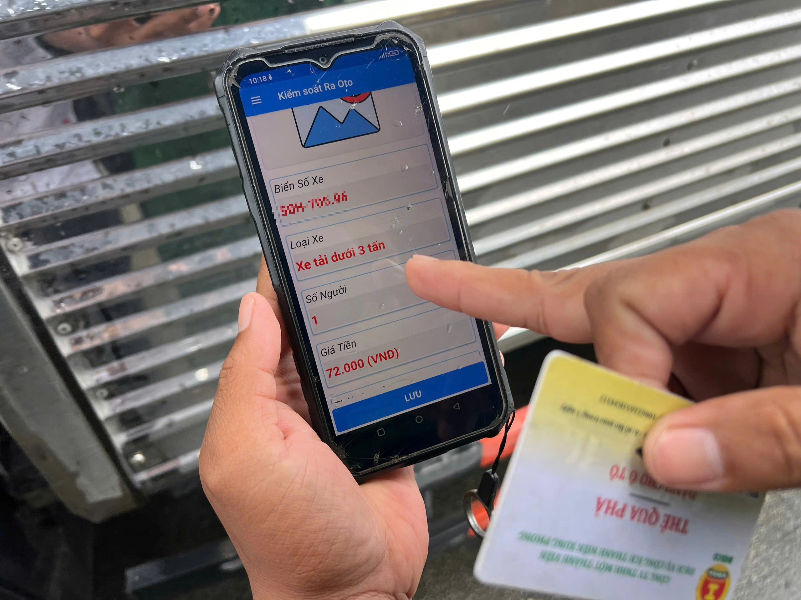Tài xế thắc mắc ô tô qua phà Bình Khánh không thấy quét thẻ, có tiêu cực? - Ảnh 2.
