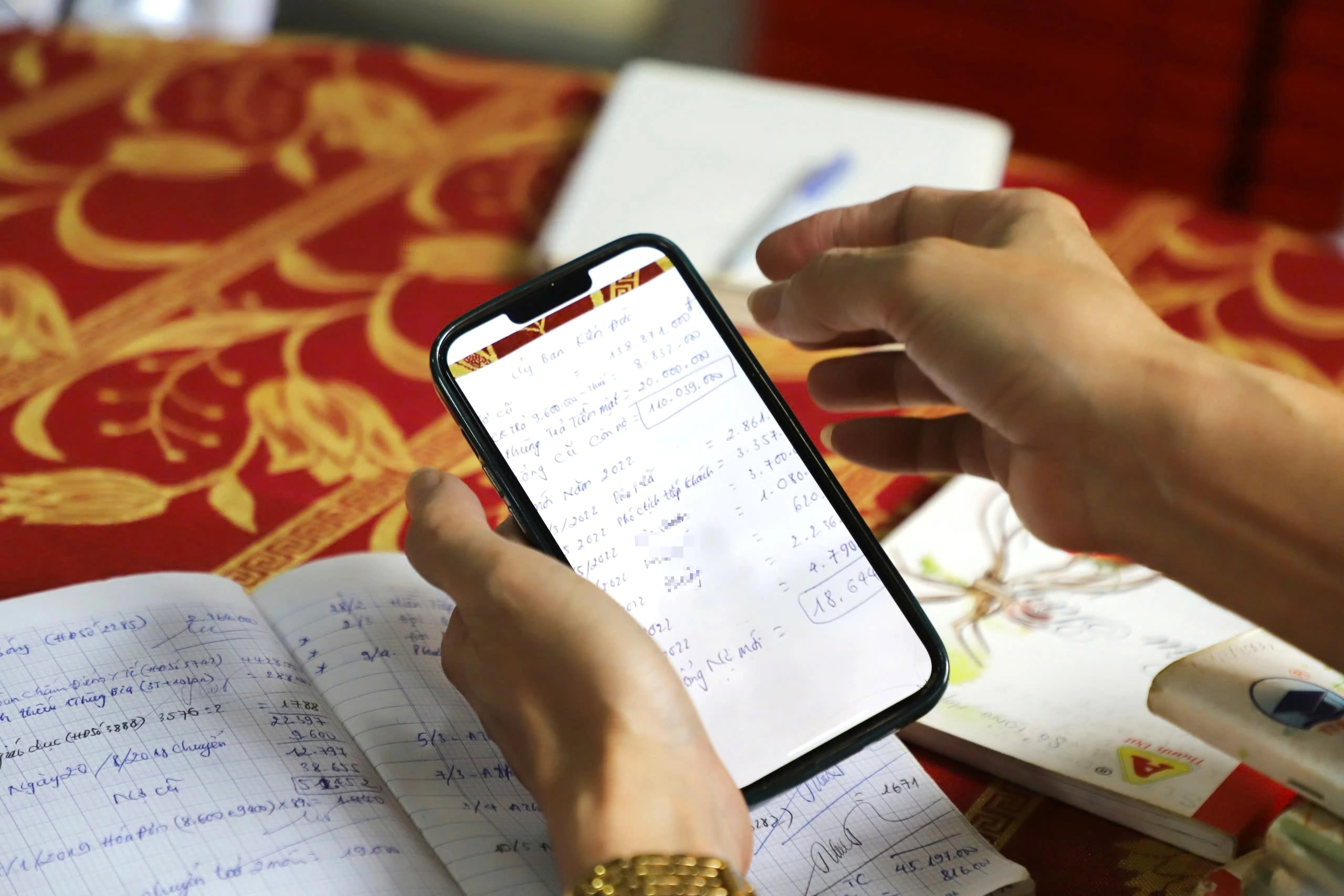 Cán bộ nợ tiền văn phòng phẩm, quán cơm quê hàng trăm triệu đồng- Ảnh 3. Cán bộ nợ tiền văn phòng phẩm, quán cơm quê hàng trăm triệu đồng - Ảnh 3.