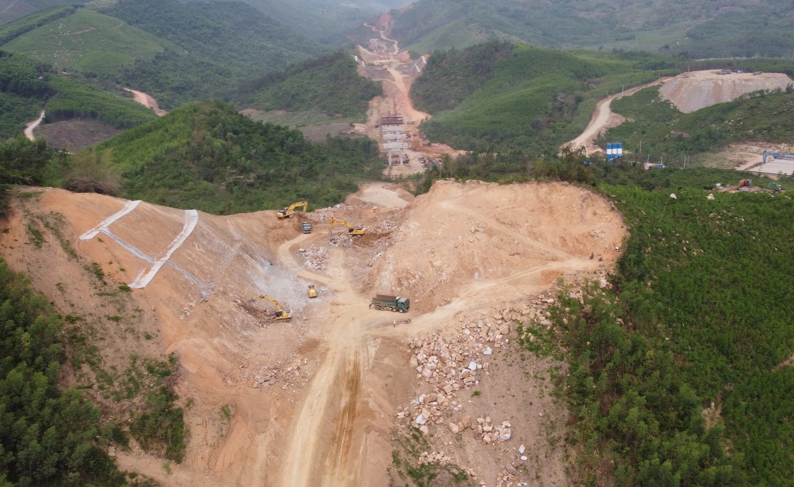 Phải bàn giao mặt bằng dự án cao tốc Khánh Hòa - Buôn Ma Thuột trước ngày 10.6- Ảnh 2. Phải bàn giao mặt bằng dự án cao tốc Khánh Hòa - Buôn Ma Thuột trước ngày 10.6- Ảnh 2.