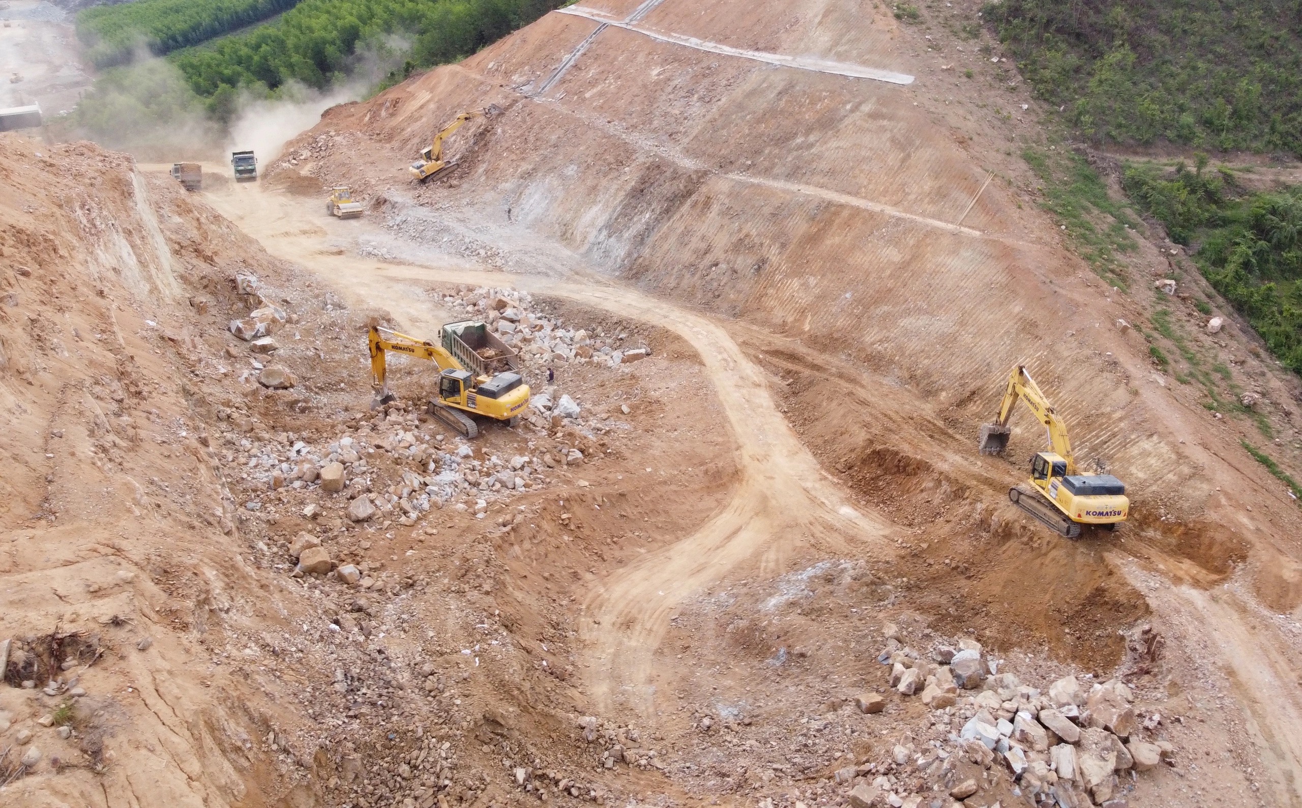 Phải bàn giao mặt bằng dự án cao tốc Khánh Hòa - Buôn Ma Thuột trước ngày 10.6- Ảnh 1. Phải bàn giao mặt bằng dự án cao tốc Khánh Hòa - Buôn Ma Thuột trước ngày 10.6- Ảnh 1.