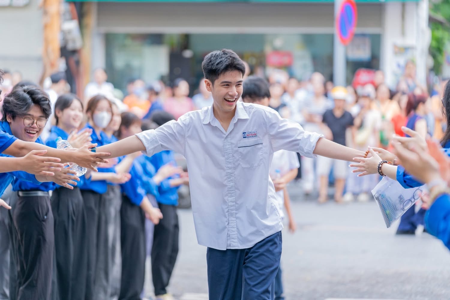 Amanhã à tarde, Hanói anunciará as notas dos exames e as notas de admissão para a 10ª série - Foto 1. Chiều mai Hà Nội công bố điểm thi, điểm chuẩn vào lớp 10- Ảnh 1.