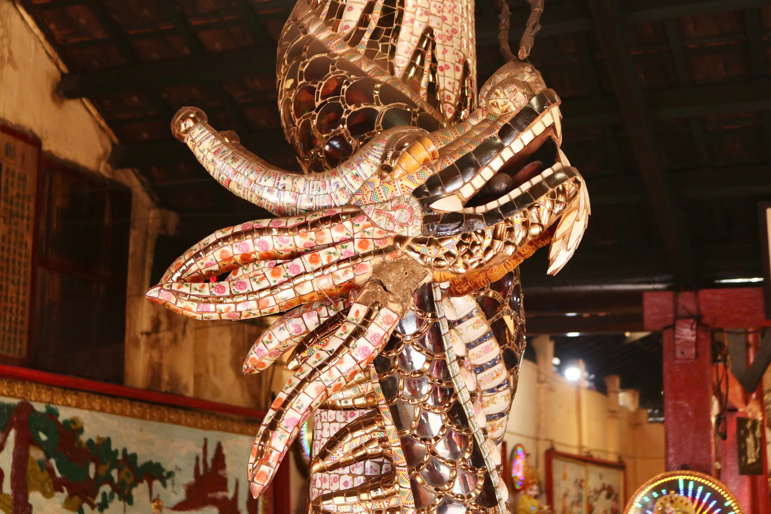 Miếu cổ gần 200 tuổi ở TP.HCM: Giai thoại người đánh cá vớt được pho tượng lạ- Ảnh 5. Miếu cổ gần 200 tuổi ở TP.HCM: Giai thoại người đánh cá vớt được pho tượng lạ- Ảnh 5.