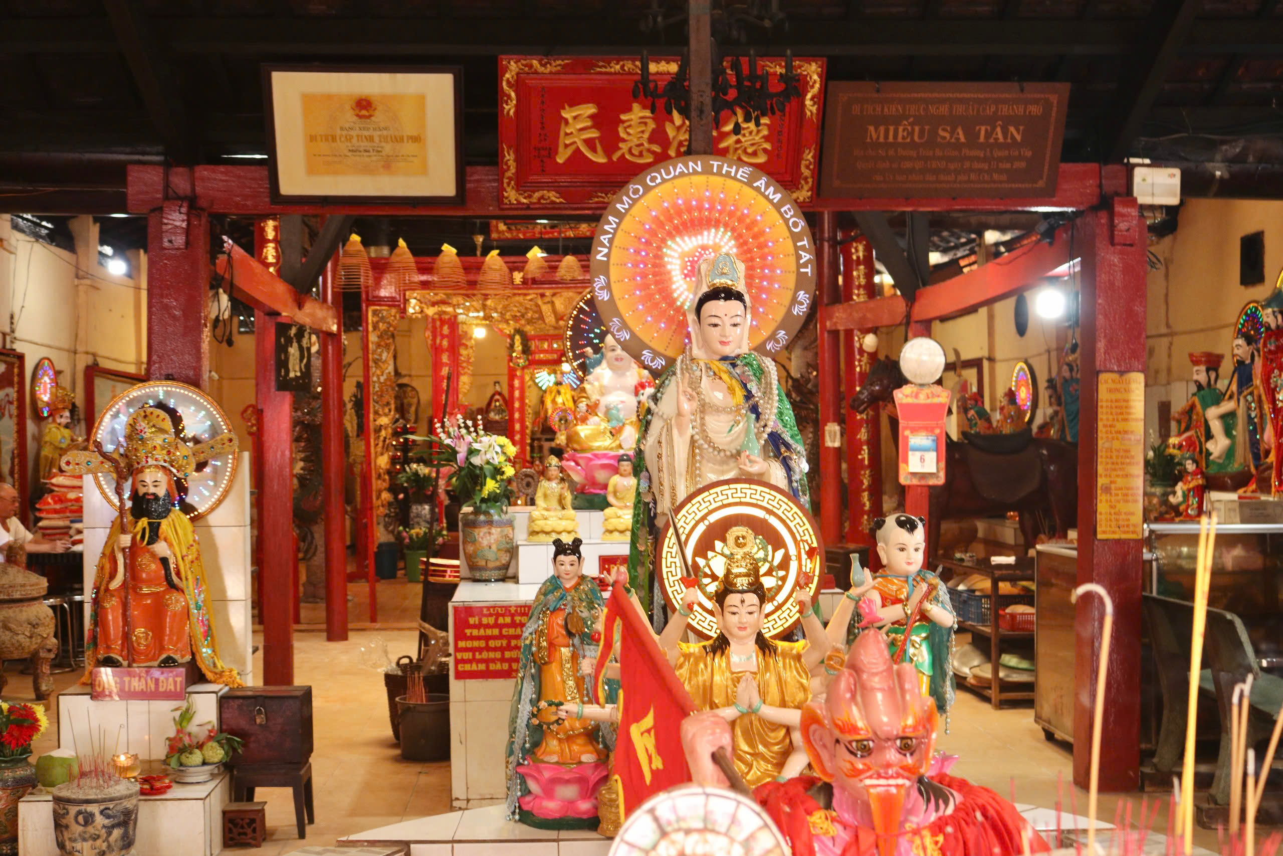 Miếu cổ gần 200 tuổi ở TP.HCM: Giai thoại người đánh cá vớt được pho tượng lạ- Ảnh 4. Miếu cổ gần 200 tuổi ở TP.HCM: Giai thoại người đánh cá vớt được pho tượng lạ- Ảnh 4.