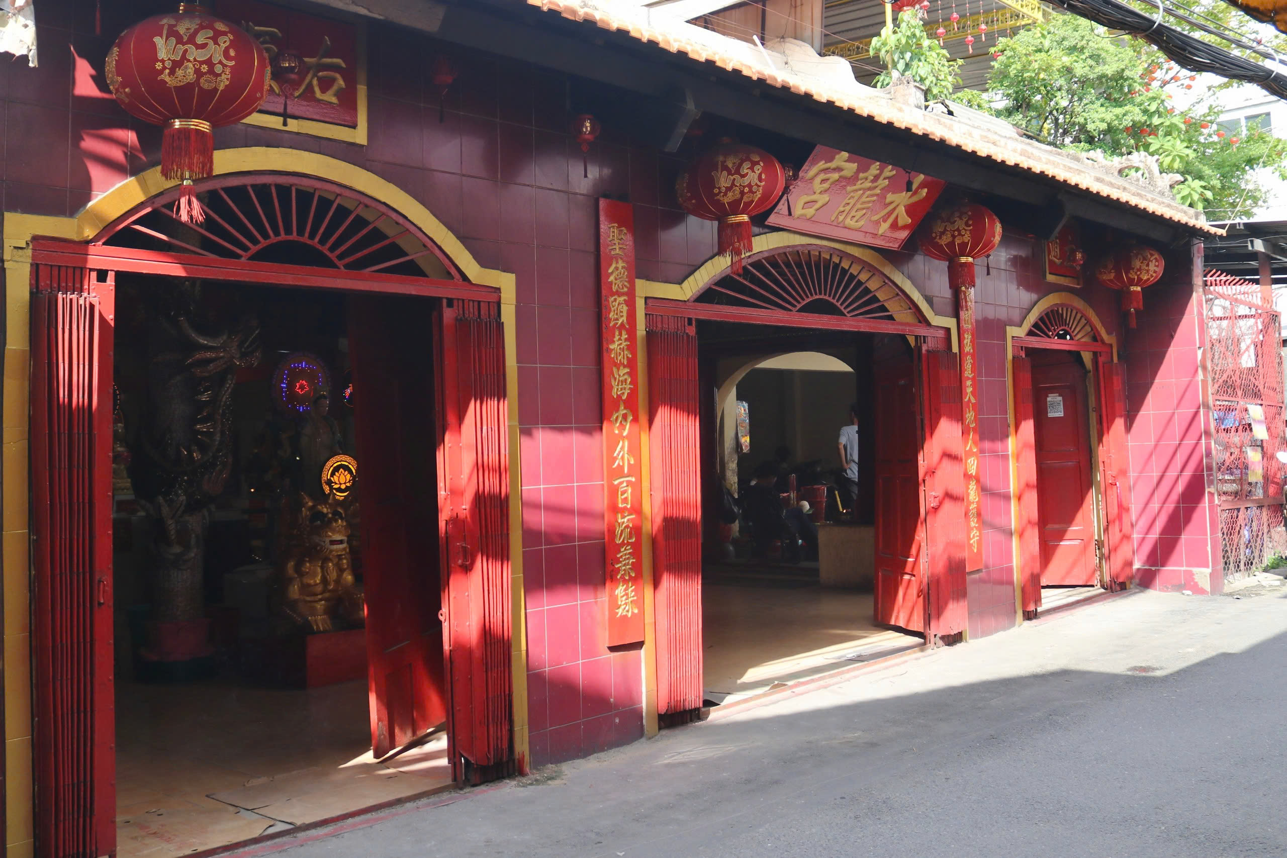 Miếu cổ gần 200 tuổi ở TP.HCM: Giai thoại người đánh cá vớt được pho tượng lạ- Ảnh 9. Miếu cổ gần 200 tuổi ở TP.HCM: Giai thoại người đánh cá vớt được pho tượng lạ- Ảnh 9.