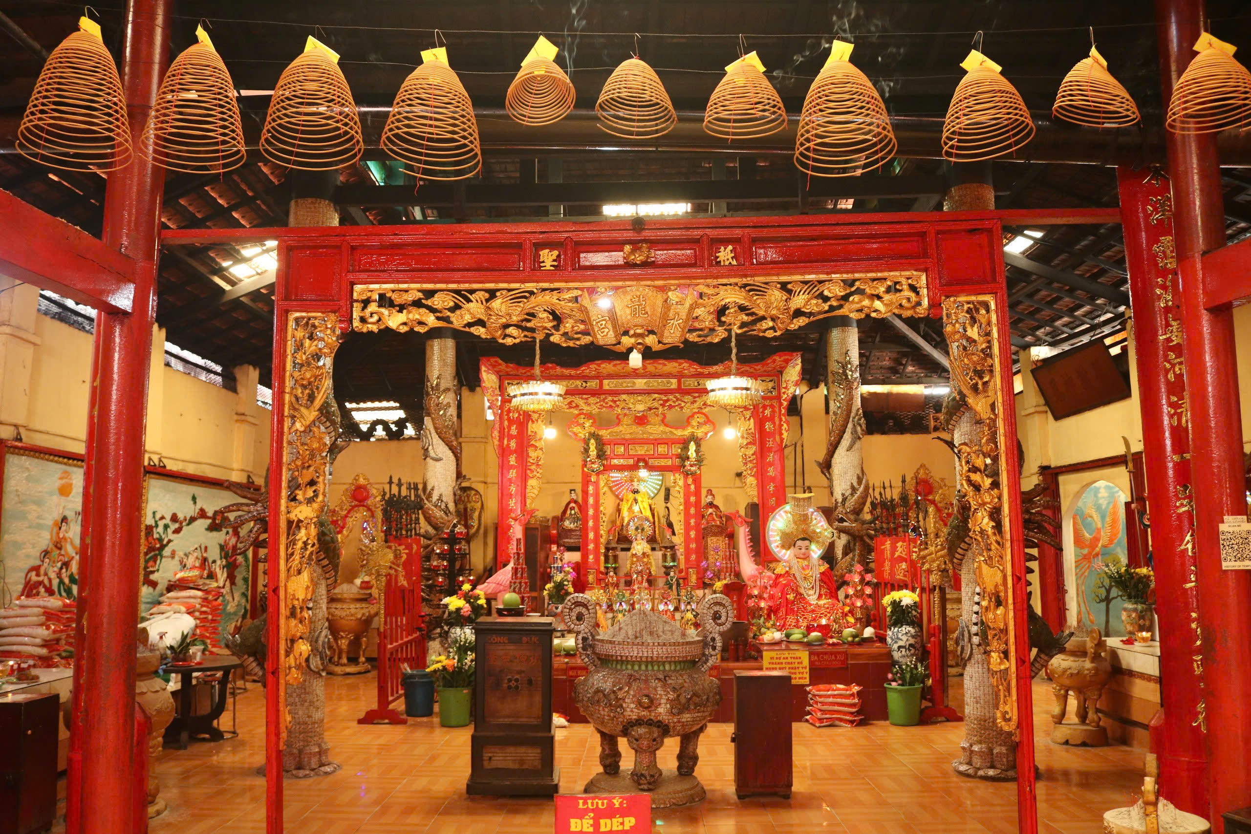 Miếu cổ gần 200 tuổi ở TP.HCM: Giai thoại người đánh cá vớt được pho tượng lạ- Ảnh 2. Miếu cổ gần 200 tuổi ở TP.HCM: Giai thoại người đánh cá vớt được pho tượng lạ- Ảnh 2.