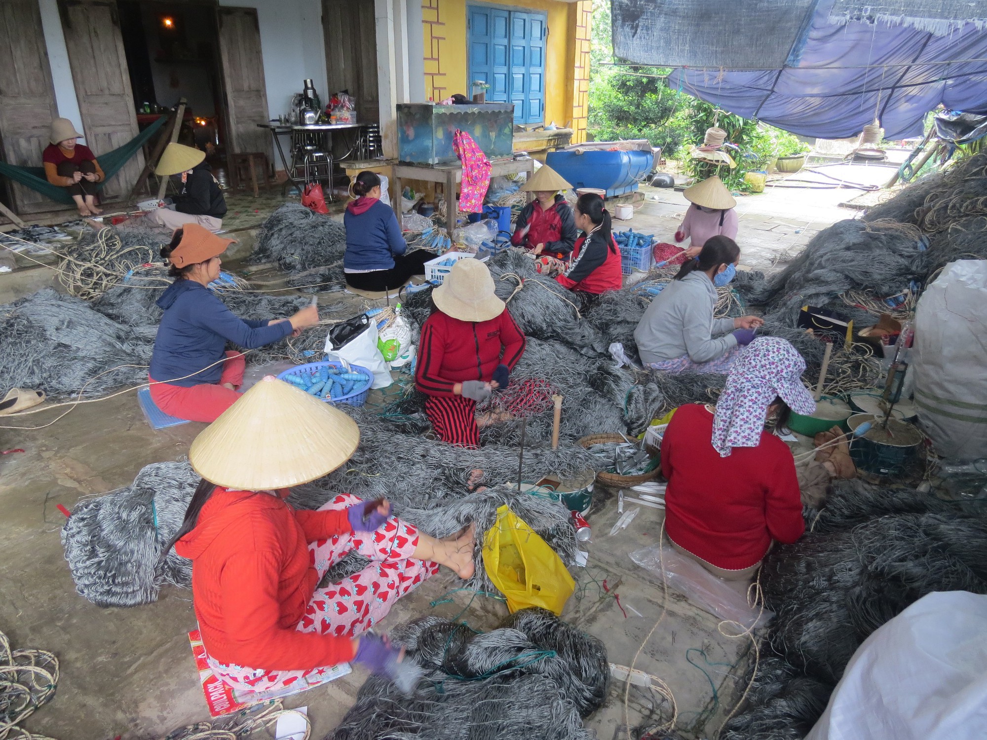 Tình người miền biển: Chuyện tình yêu thương giữa sóng gió và cuộc sống vươn lên - Ảnh 2.