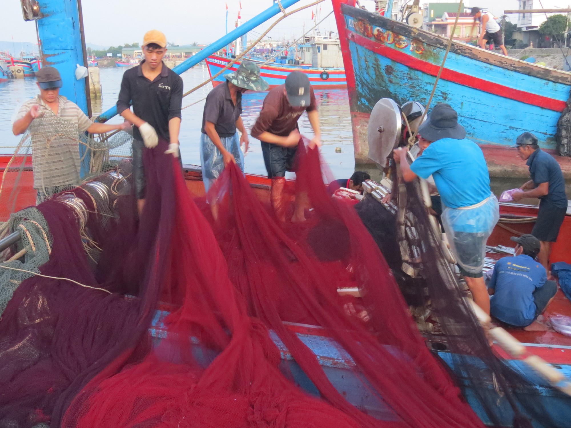 Tình người miền biển: Chuyện tình yêu thương giữa sóng gió và cuộc sống vươn lên - Ảnh 3.