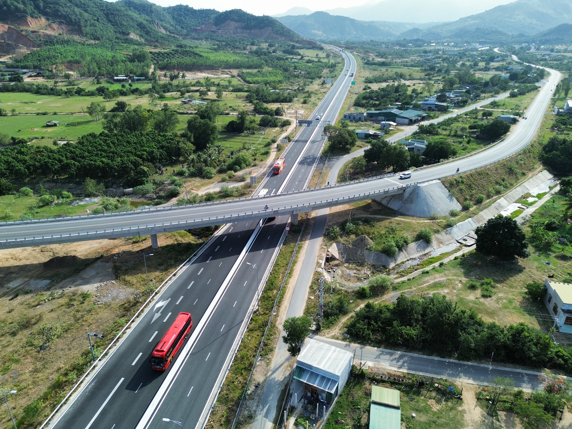 Kinh tế tư nhân việt nam trỗi dậy mạnh mẽ sau Nghị quyết 68 - Ảnh 2. Kinh tế tư nhân việt nam trỗi dậy mạnh mẽ sau Nghị quyết 68 - Ảnh 2.
