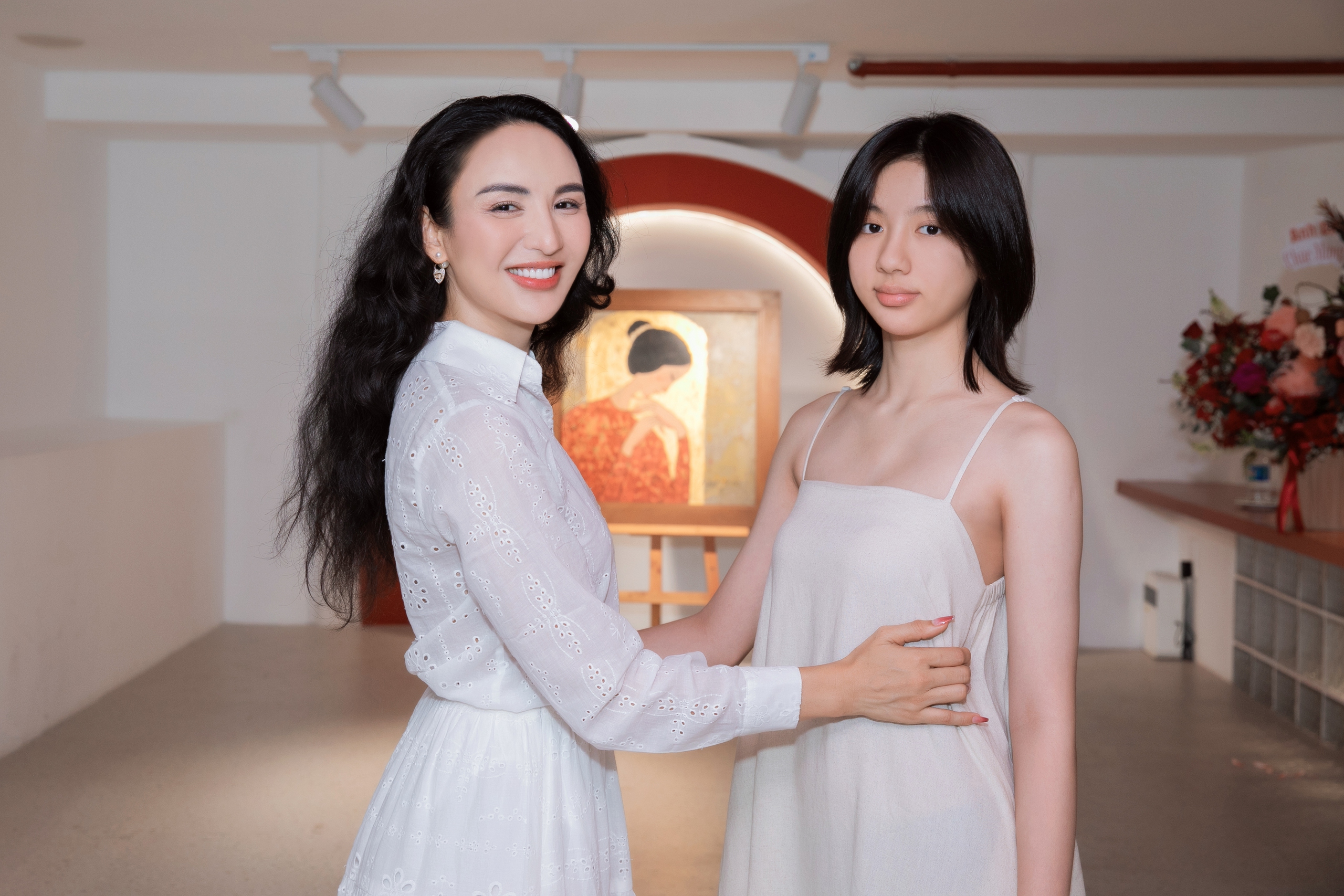 Hoa hậu Ngọc Diễm chia sẻ tin vui - Ảnh 1.