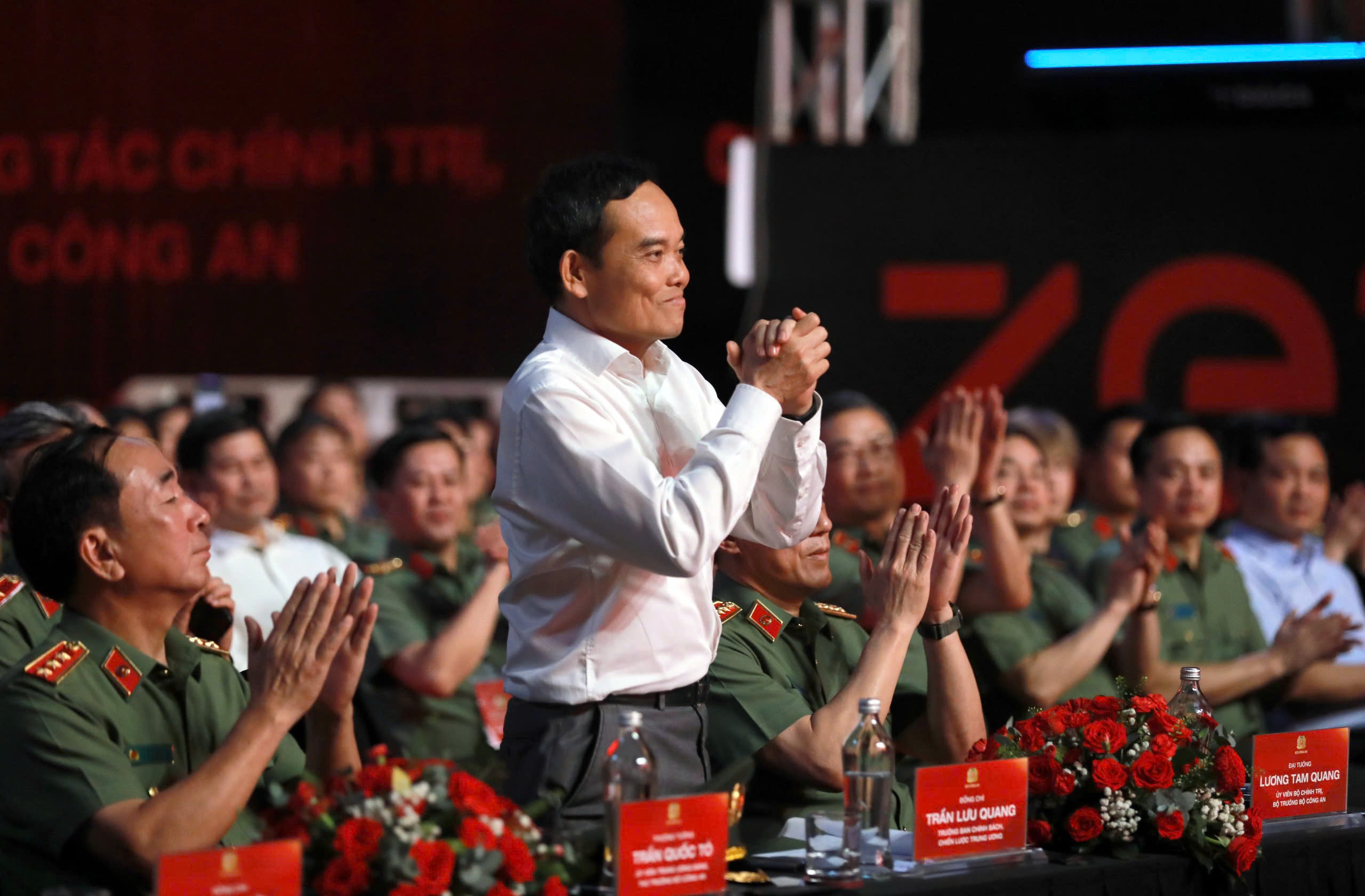 Gala Vinh quang Công an nhân dân Việt Nam ấn tượng ở TP.HCM- Ảnh 2. Gala Vinh quang Công an nhân dân Việt Nam ấn tượng ở TP.HCM- Ảnh 2.