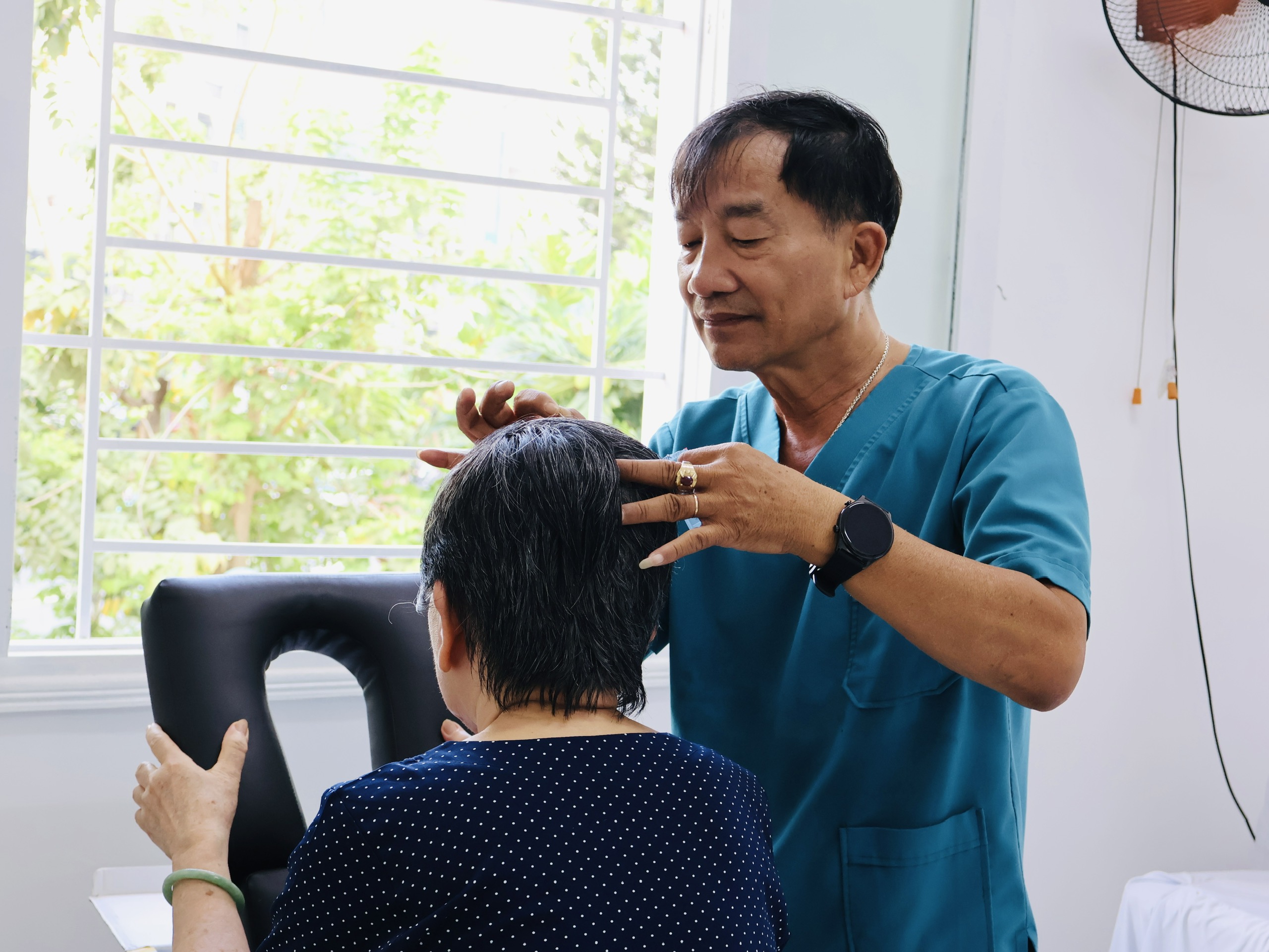 ‘Ơn cứu mạng’, bệnh nhân ở lại phòng khám suốt đời để làm điều không ai ngờ - Ảnh 1.