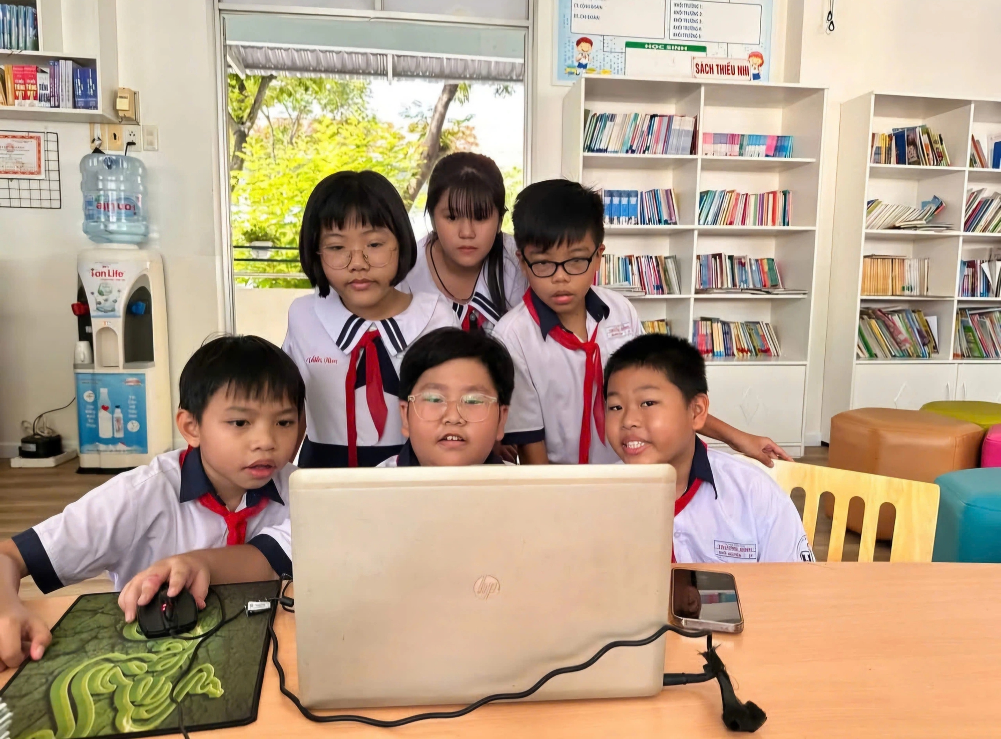 Người trẻ đột phá công nghệ, vươn mình vào kỷ nguyên mới- Ảnh 3. Người trẻ đột phá công nghệ, vươn mình vào kỷ nguyên mới- Ảnh 3.