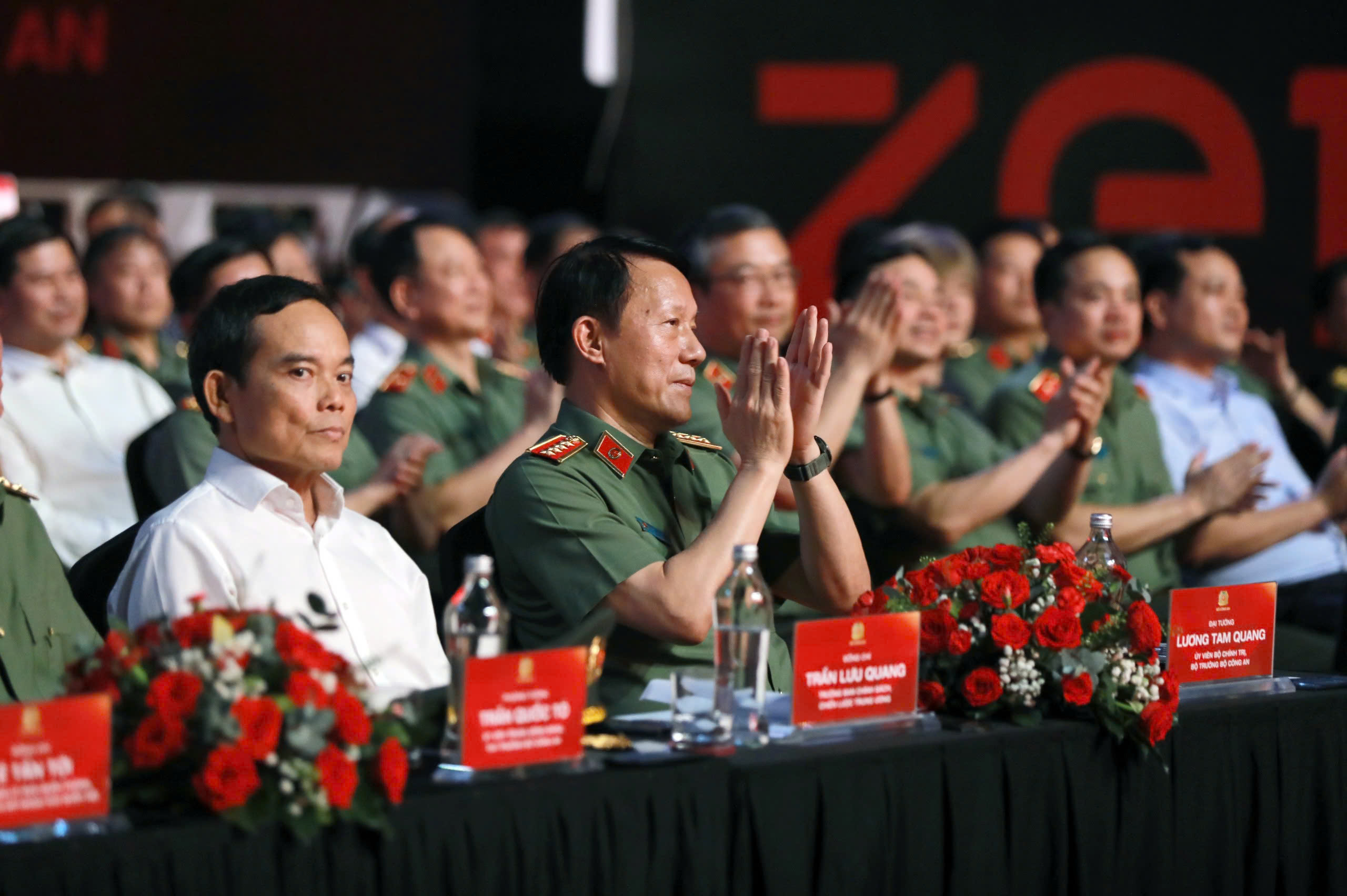 Gala Vinh quang Công an nhân dân Việt Nam ấn tượng ở TP.HCM- Ảnh 1. Gala Vinh quang Công an nhân dân Việt Nam ấn tượng ở TP.HCM- Ảnh 1.