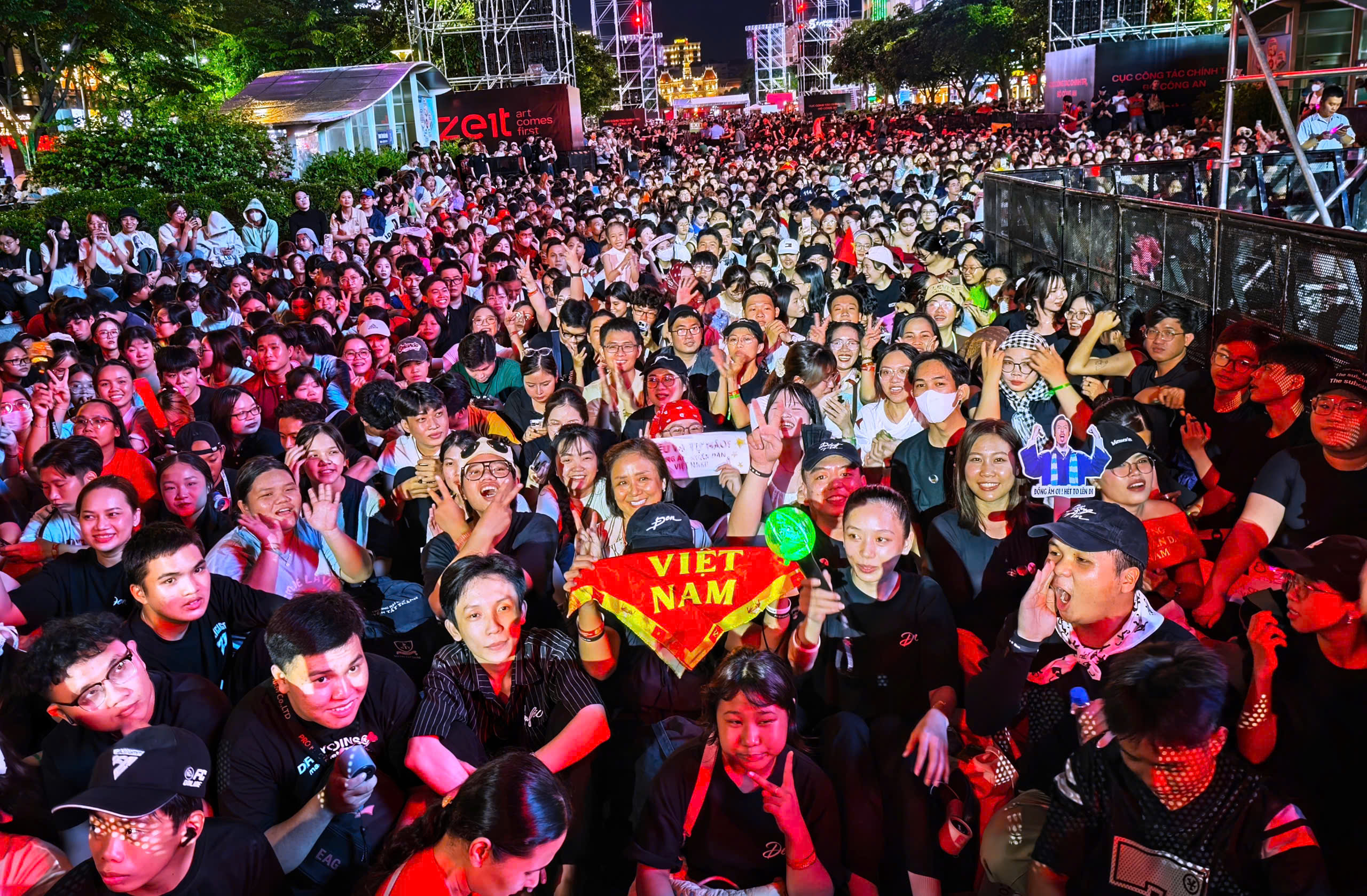 Gala Vinh quang Công an nhân dân Việt Nam ấn tượng ở TP.HCM- Ảnh 11. Gala Vinh quang Công an nhân dân Việt Nam ấn tượng ở TP.HCM- Ảnh 11.