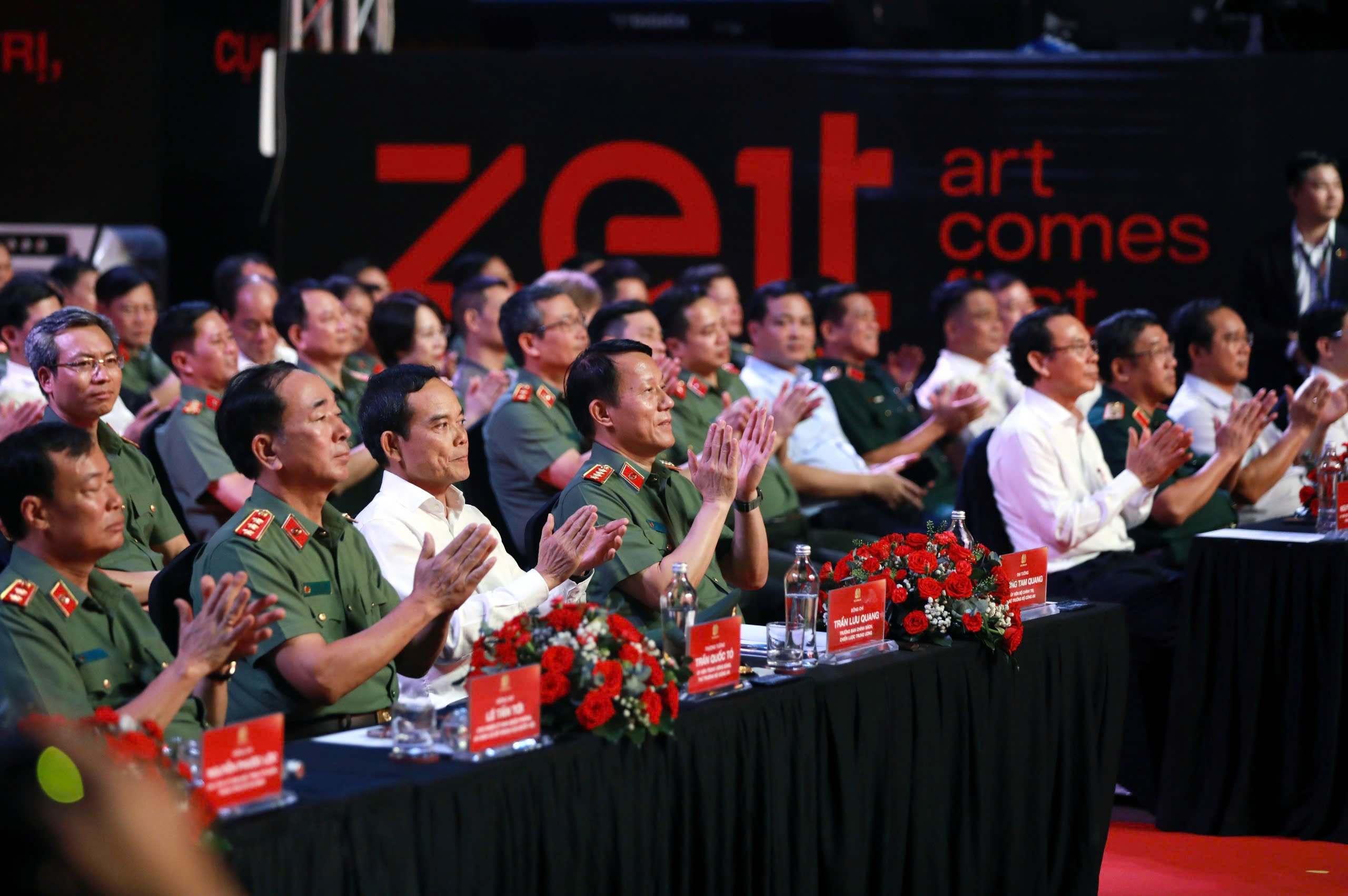 Gala Vinh quang Công an nhân dân Việt Nam ấn tượng ở TP.HCM- Ảnh 6. Gala Vinh quang Công an nhân dân Việt Nam ấn tượng ở TP.HCM- Ảnh 6.