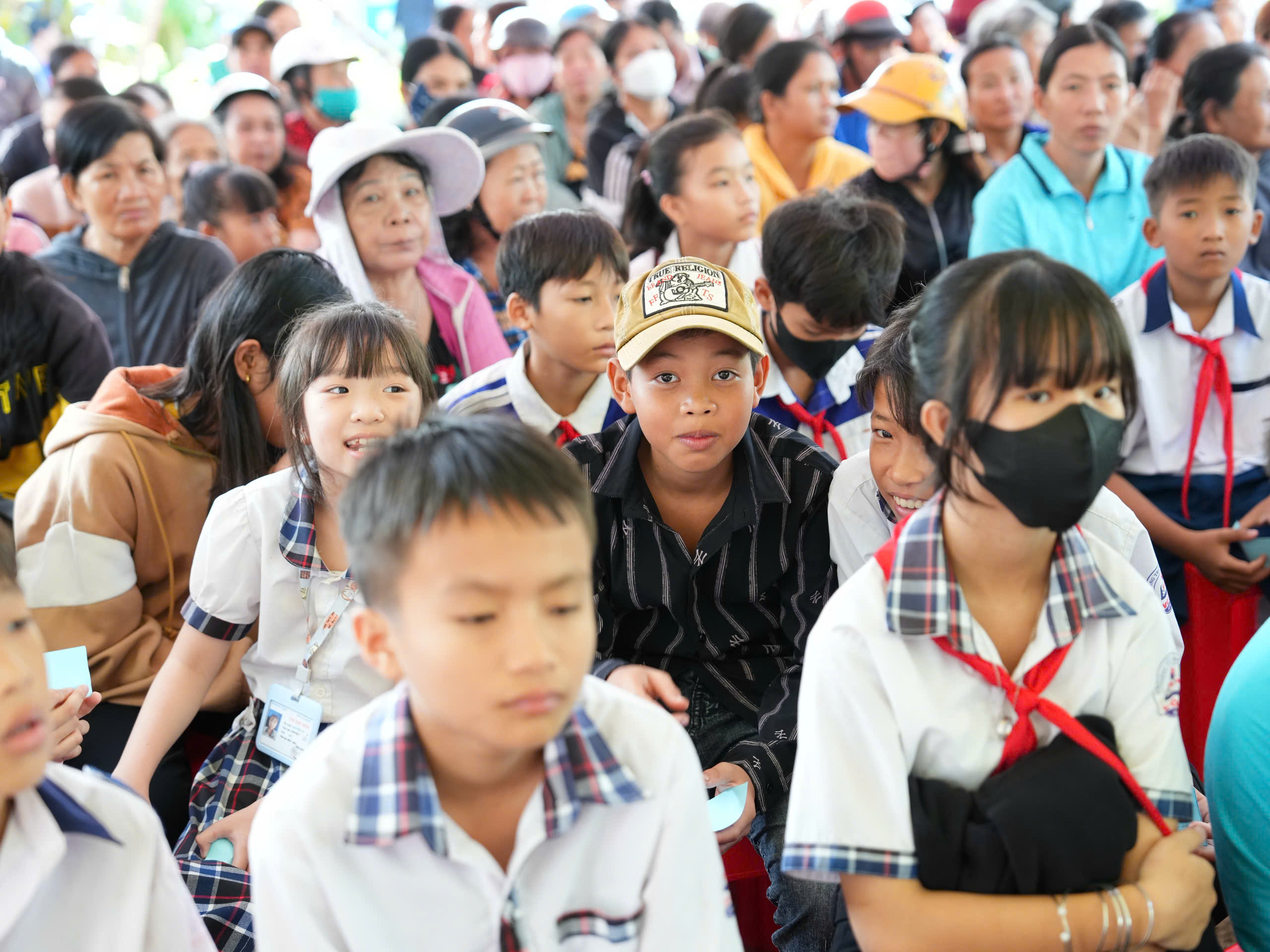 Báo Thanh Niên khởi công cầu giúp bà con ở nơi cuối cùng bản đồ Việt Nam- Ảnh 14. Báo Thanh Niên khởi công cầu giúp bà con ở nơi cuối cùng bản đồ Việt Nam- Ảnh 14.