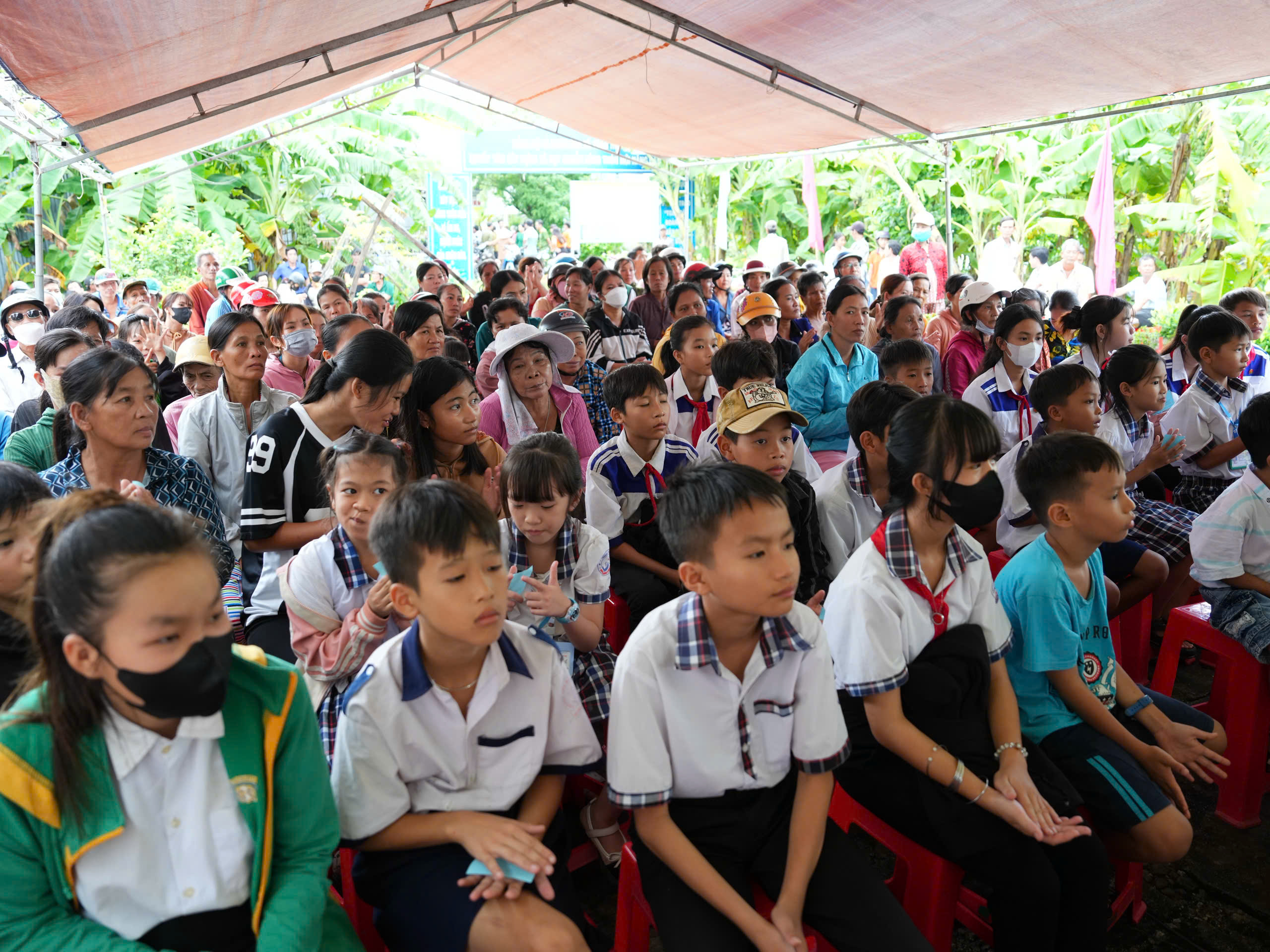 Báo Thanh Niên khởi công cầu giúp bà con ở nơi cuối cùng bản đồ Việt Nam- Ảnh 2. Báo Thanh Niên khởi công cầu giúp bà con ở nơi cuối cùng bản đồ Việt Nam- Ảnh 2.