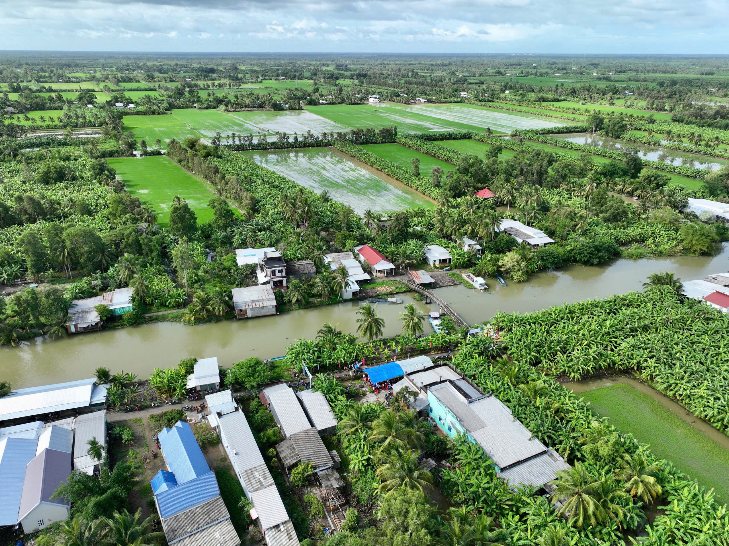 Báo Thanh Niên khởi công cầu giúp bà con ở nơi cuối cùng bản đồ Việt Nam- Ảnh 16. Báo Thanh Niên khởi công cầu giúp bà con ở nơi cuối cùng bản đồ Việt Nam- Ảnh 16.