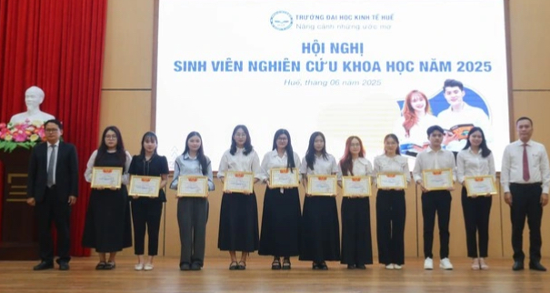 ChatGPT có làm giảm tư duy sáng tạo của sinh viên trong học tập không? - Ảnh 2. ChatGPT có làm giảm tư duy sáng tạo của sinh viên trong học tập không? - Ảnh 2.