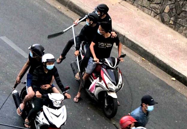Đuổi chém nhau chưa thành nhưng đối phương đã nhảy cầu tử vong, phạm tội gì? Đuổi chém nhau chưa thành nhưng đối phương đã nhảy cầu tử vong, phạm tội gì?