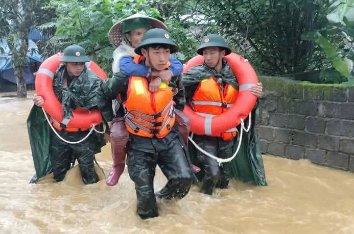 Đêm nay 10 tỉnh nguy cơ có lũ quét, sạt lở đất- Ảnh 4. Đêm nay 10 tỉnh nguy cơ có lũ quét, sạt lở đất- Ảnh 4.