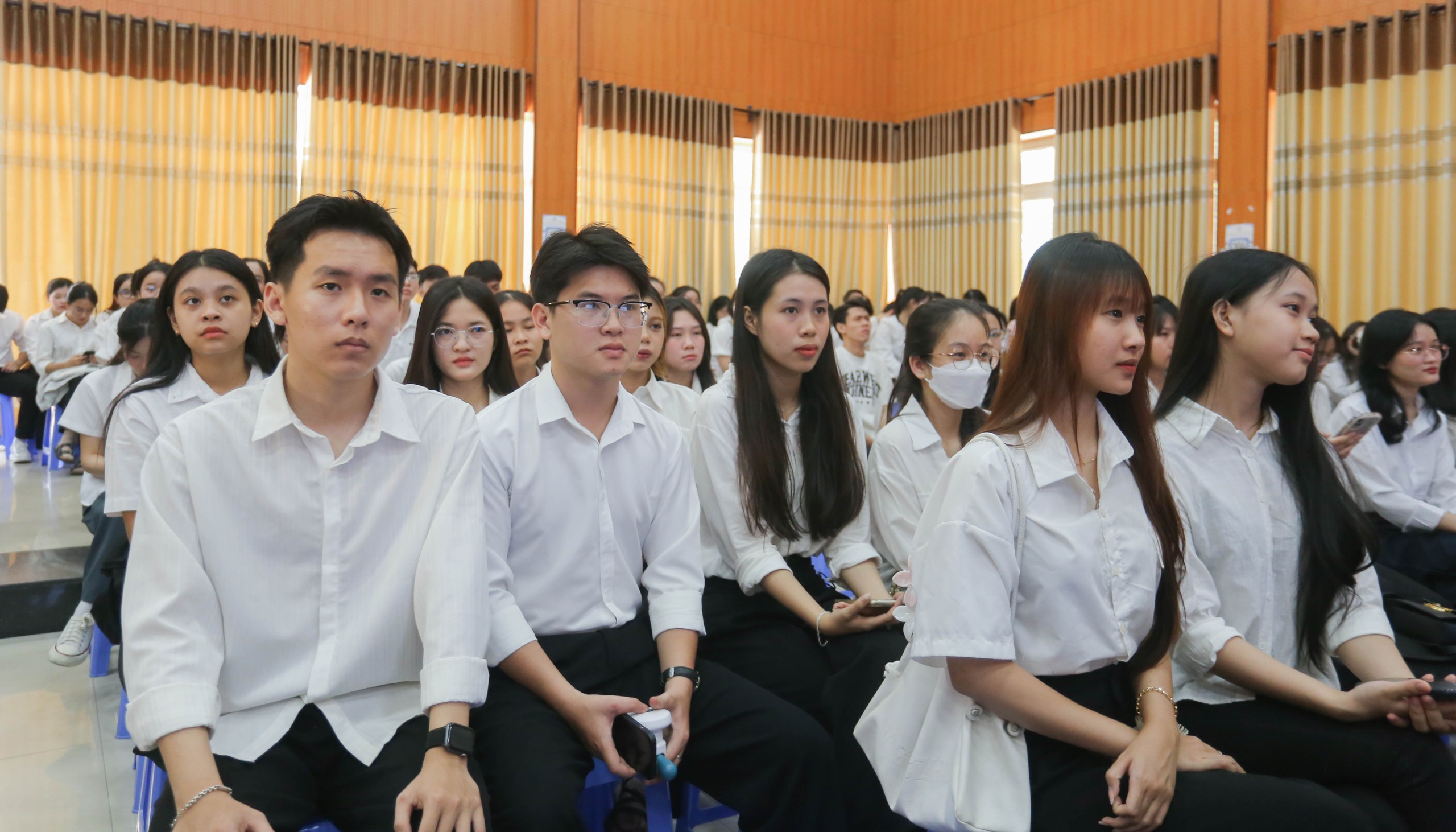 ChatGPT は学生の学習における創造的思考を低下させますか? - 画像 1。 ChatGPT có làm giảm tư duy sáng tạo của sinh viên trong học tập không? - Ảnh 1.